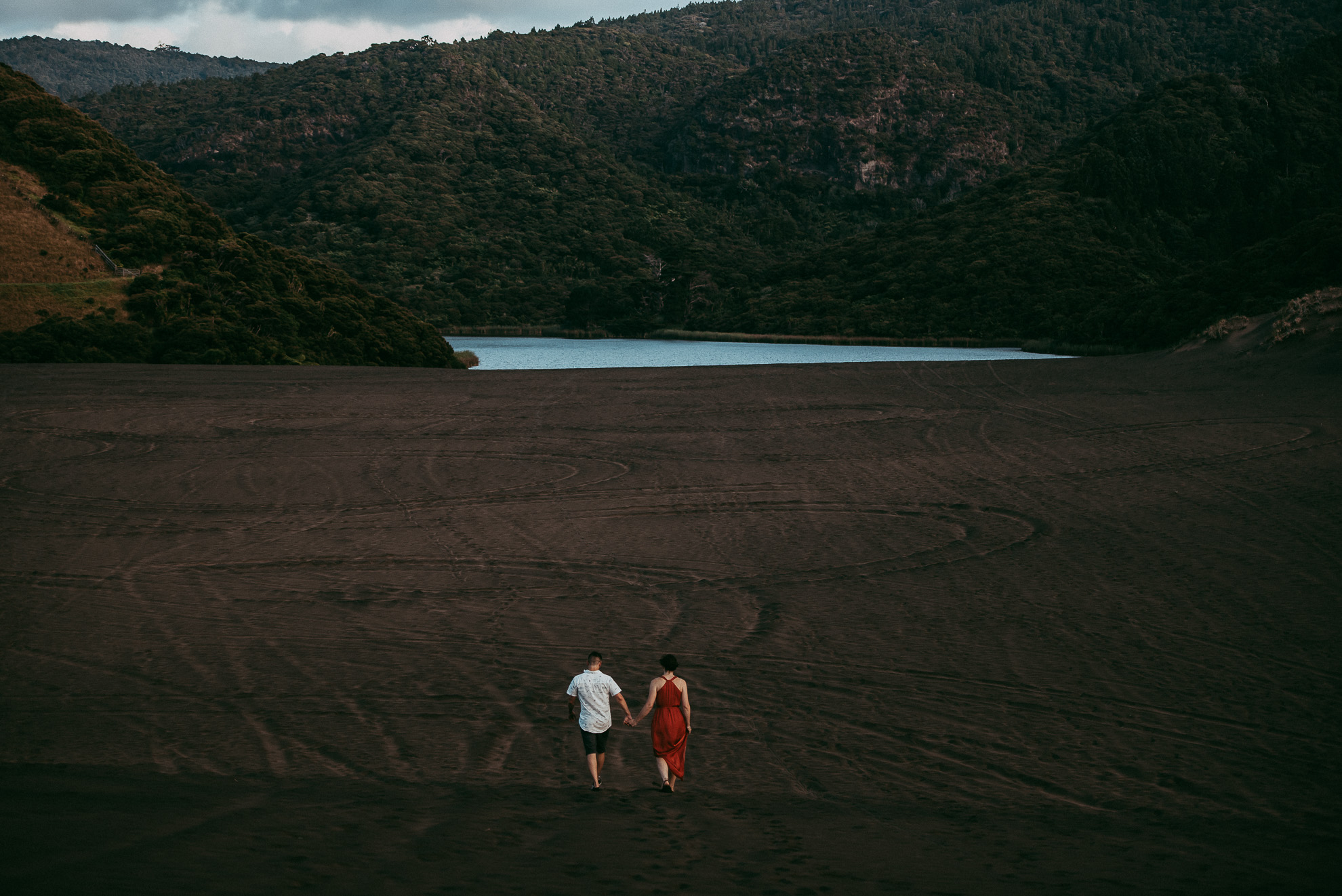 Bethells Lake {West Auckland} engagement | pre-wedding photo shoot {New Zealand weddings photographers}