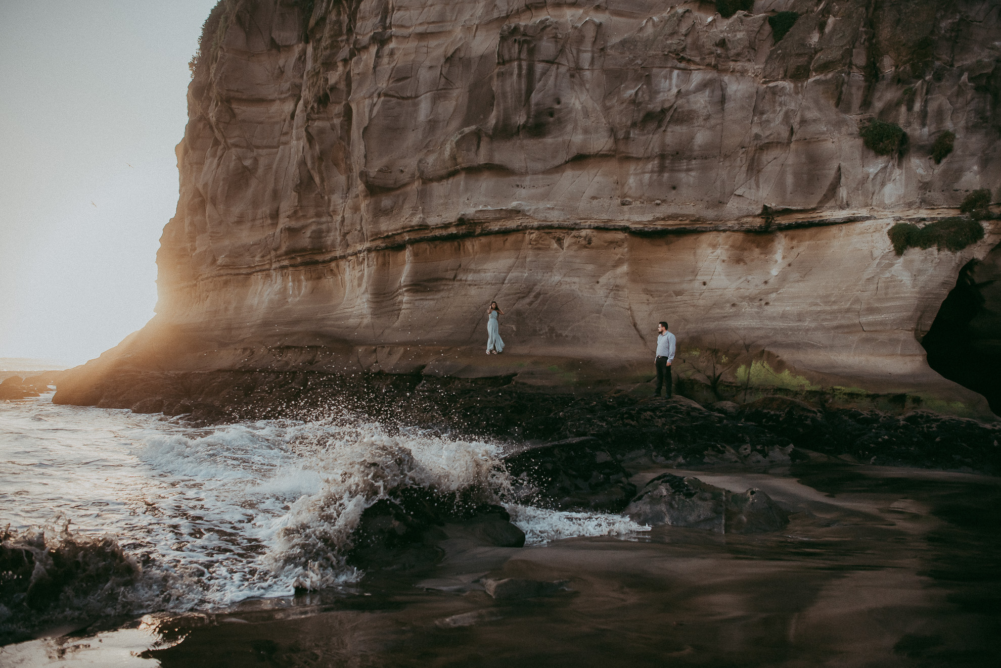 pre-wedding session on Muriwai Beach {Auckland engagement-elopement photographer}