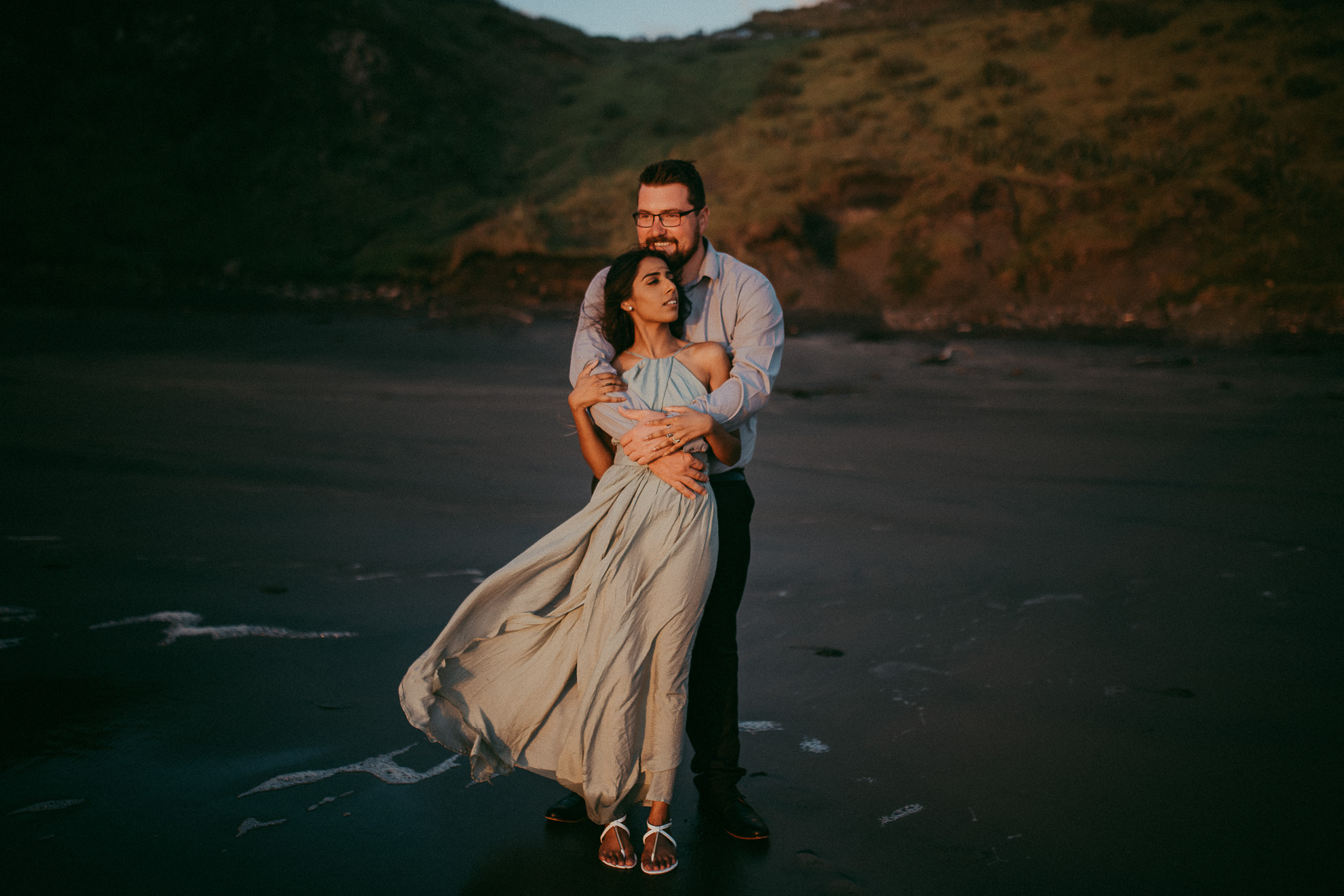 pre-wedding session on Muriwai Beach {Auckland engagement-elopement photographer}