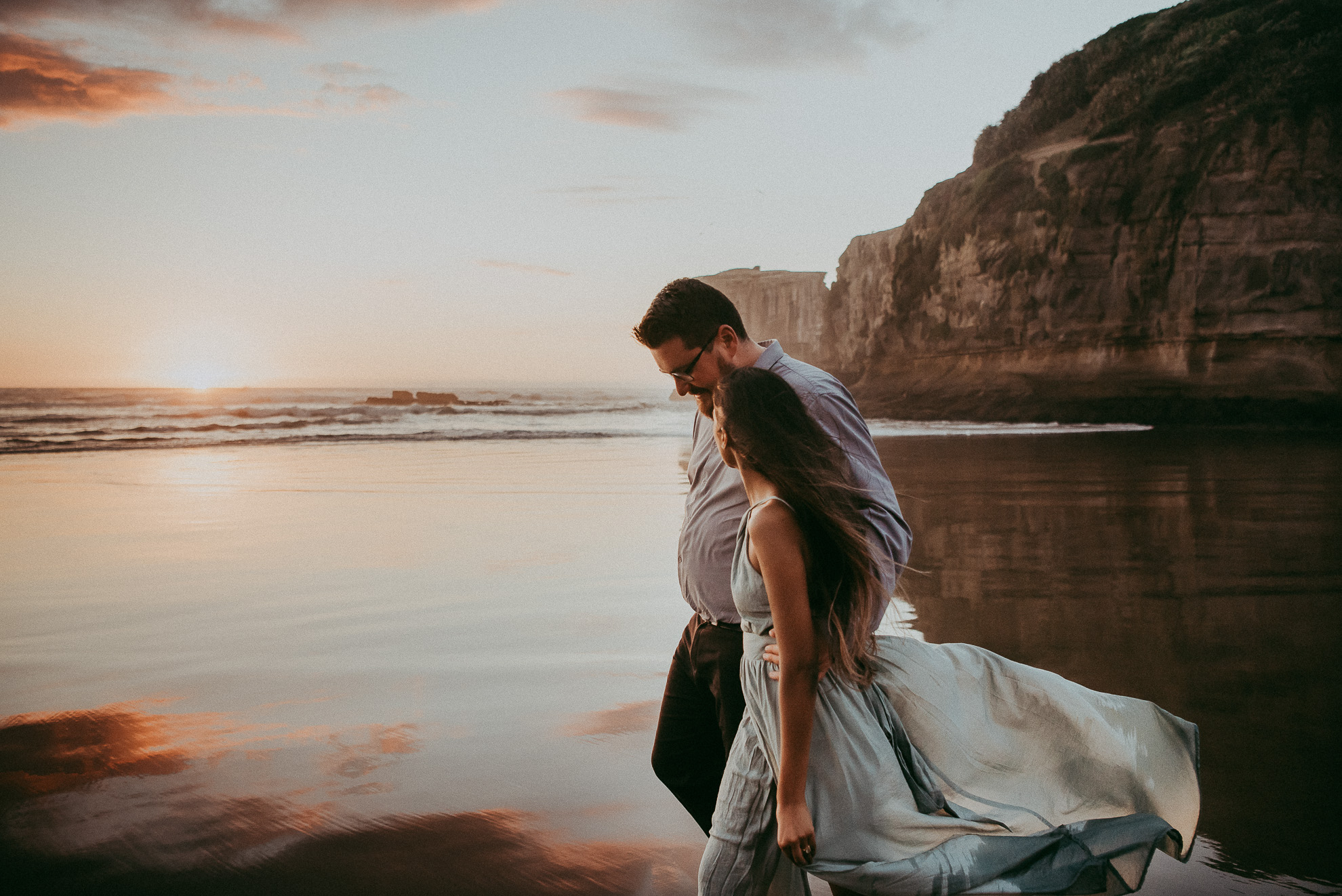 pre-wedding session on Muriwai Beach {Auckland engagement-elopement photographer}