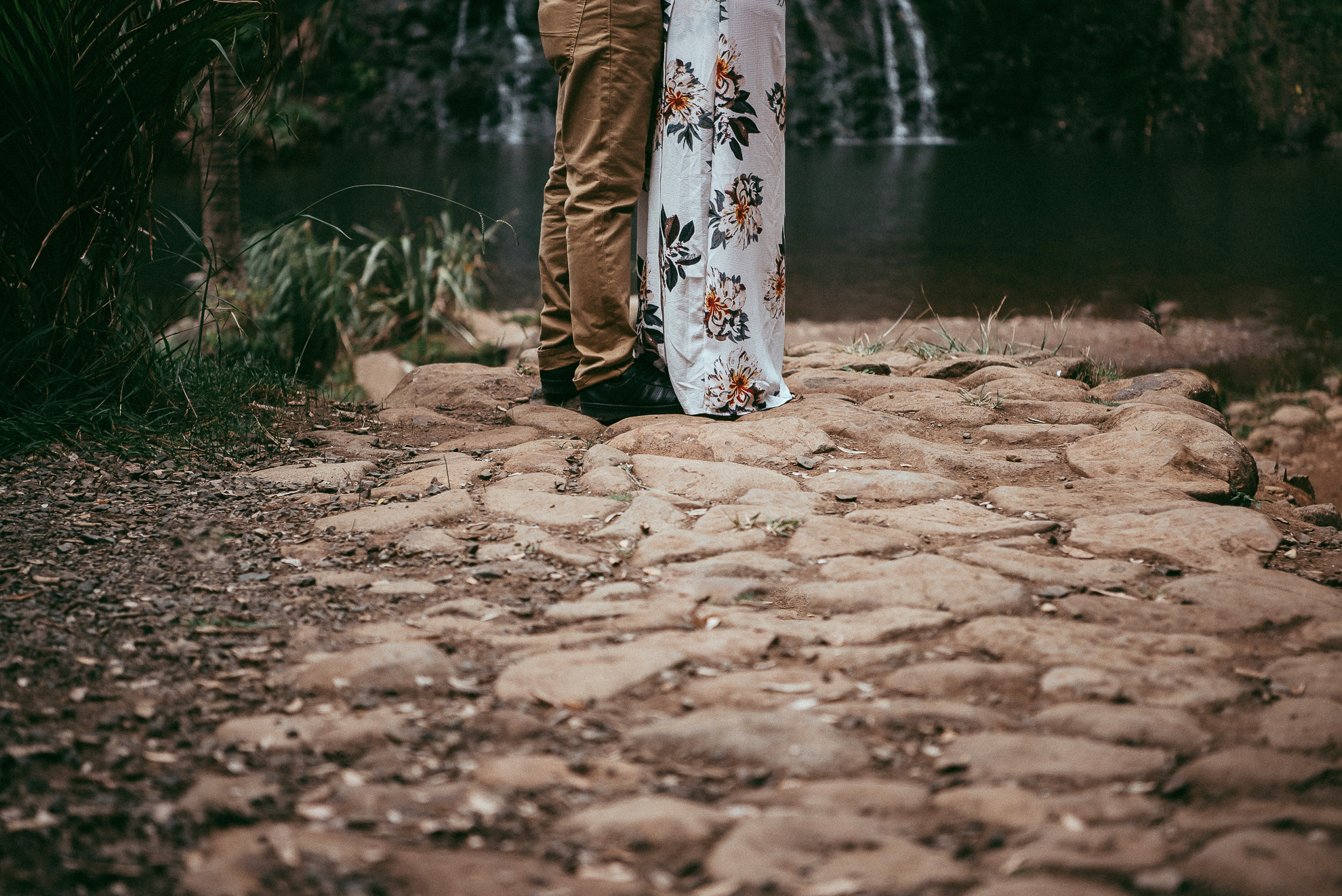 Karekare Falls engagement session {Auckland pre-wedding photographer}