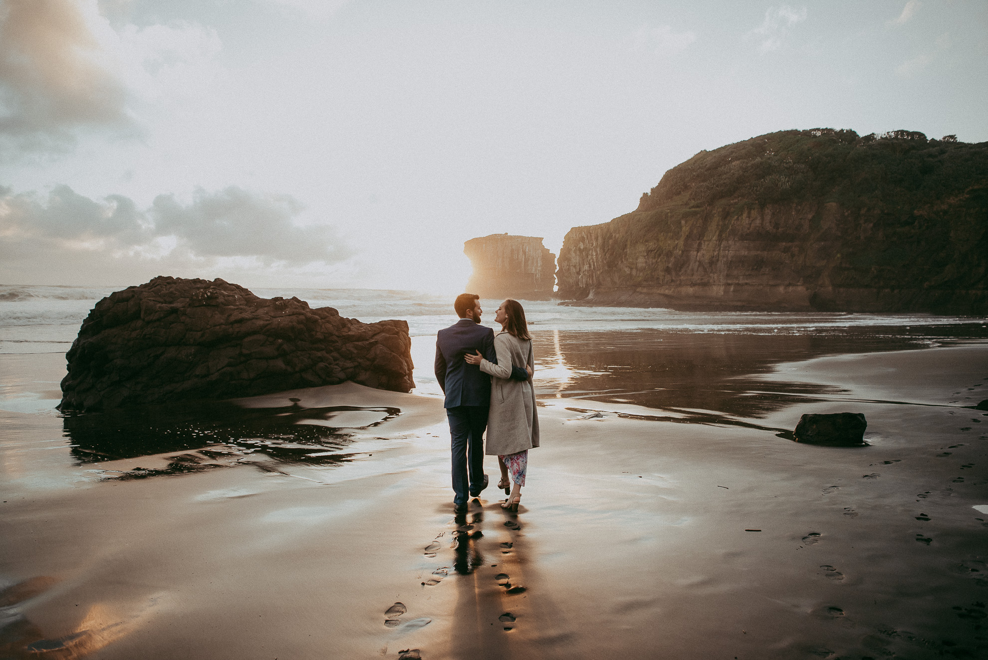 Beach pre-wedding - engagement session in New Zealand {Auckland wedding photographer}