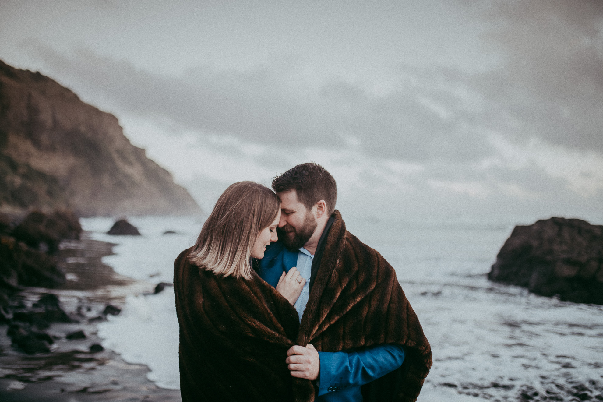 Beach pre-wedding - engagement session in New Zealand {Auckland wedding photographer}