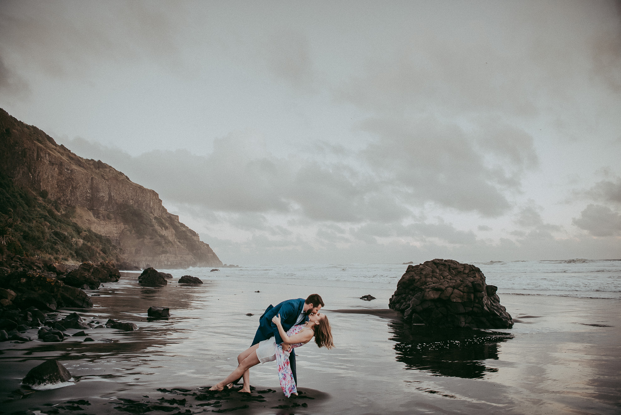 Beach pre-wedding - engagement session in New Zealand {Auckland wedding photographer}