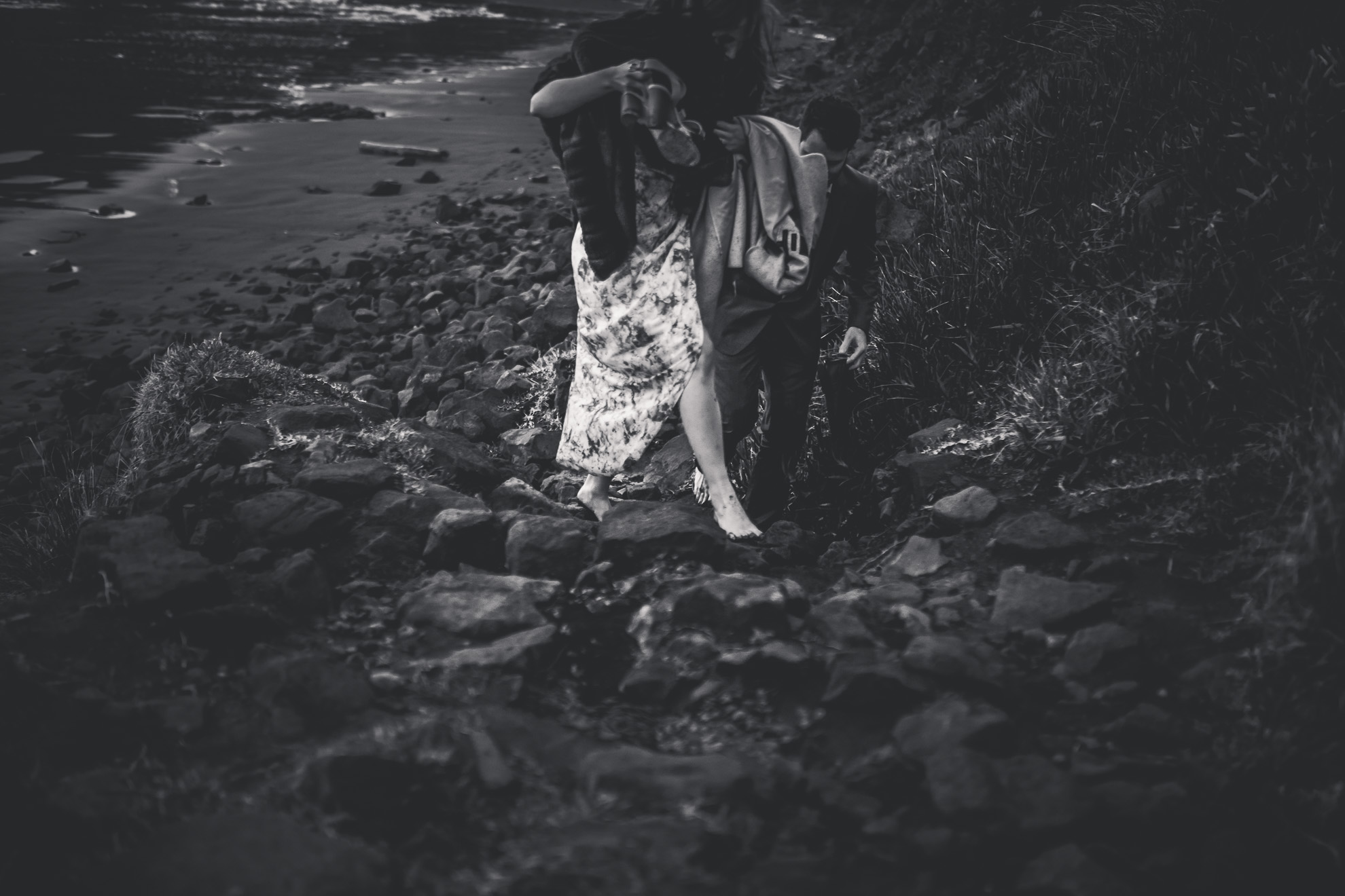 Beach pre-wedding - engagement session in New Zealand {Auckland wedding photographer}