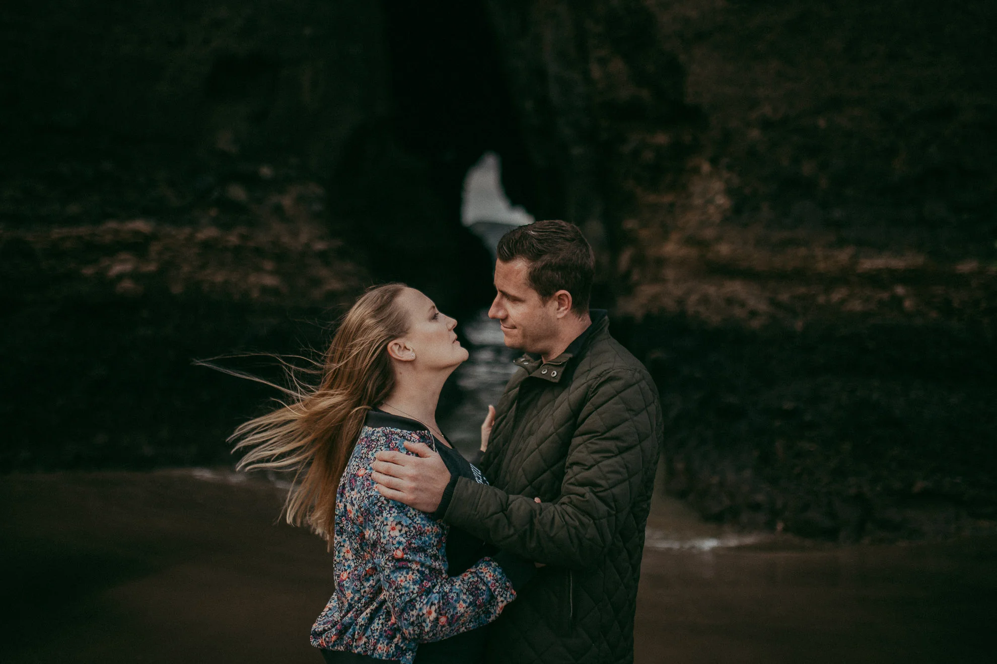 Piha - West Auckland Beach engagement photo shoot {pre-wedding photographers}