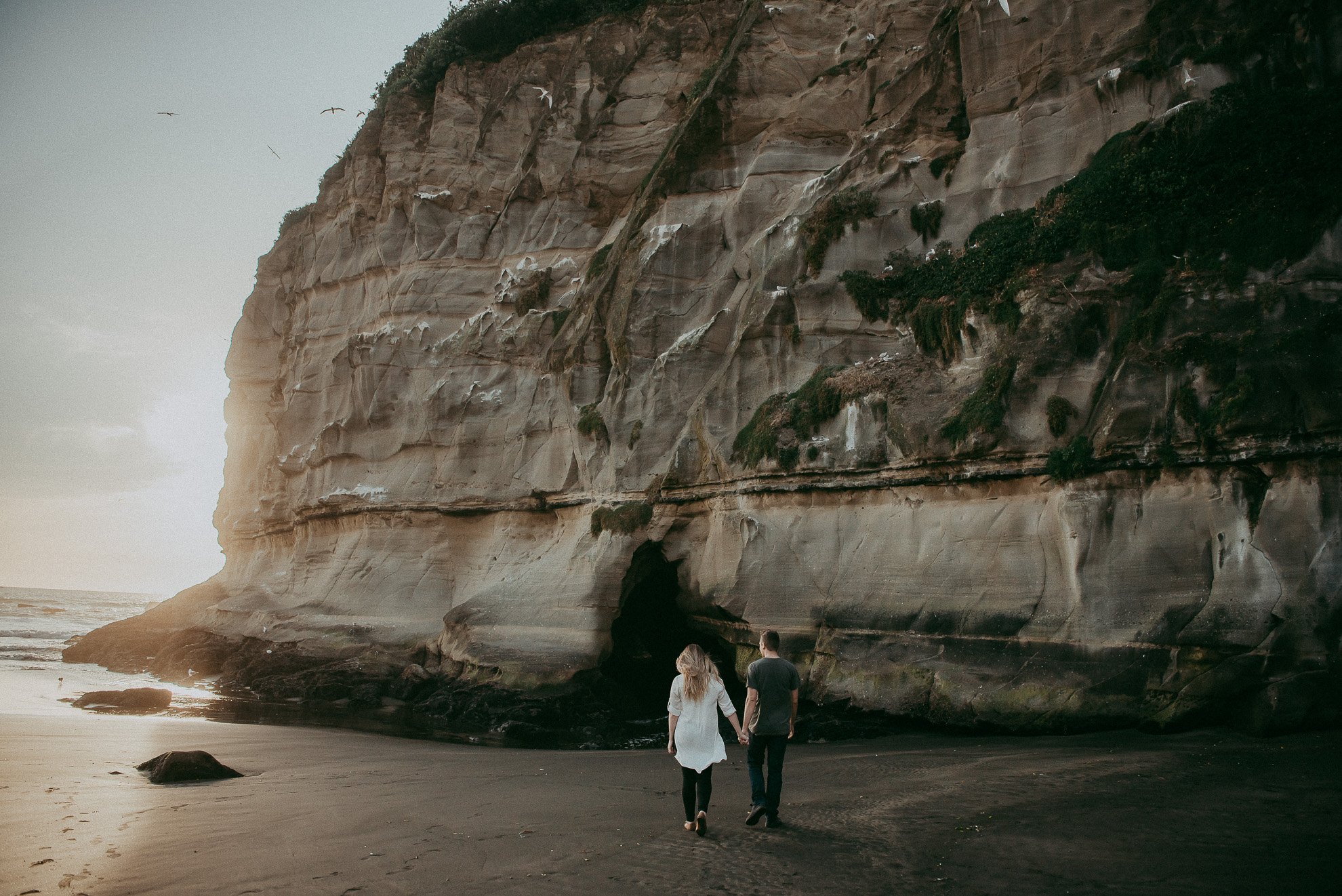 Auckland engagement session {pre-wedding photography in New Zealand} Muriwai Beach