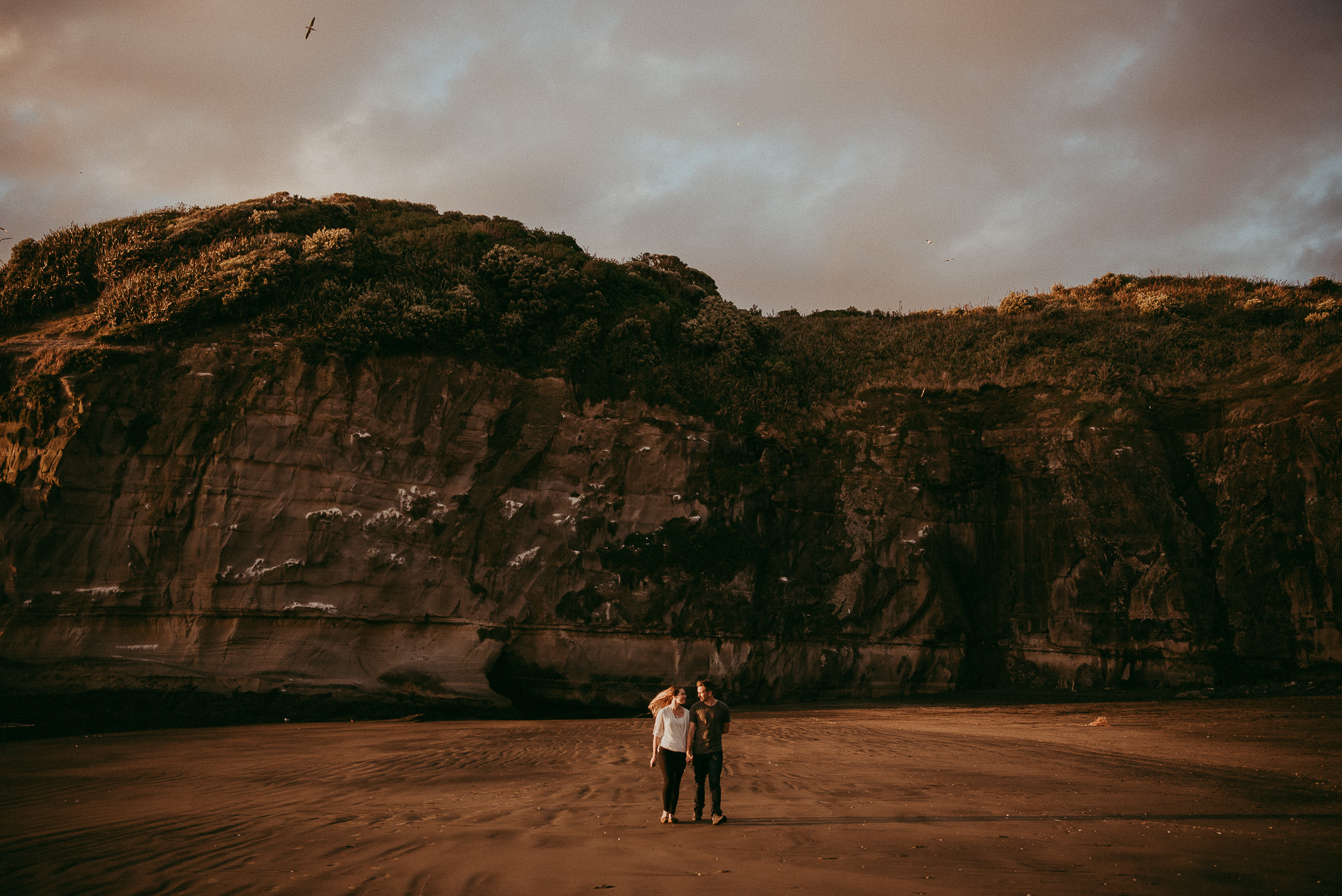 Auckland engagement session {pre-wedding photography in New Zealand} Muriwai Beach