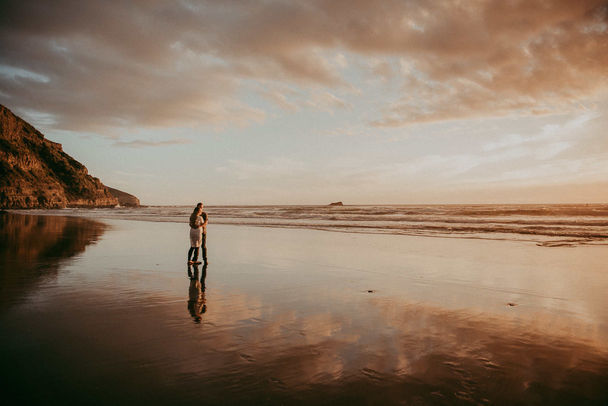 Auckland engagement session {pre-wedding photography in New Zealand} Muriwai Beach