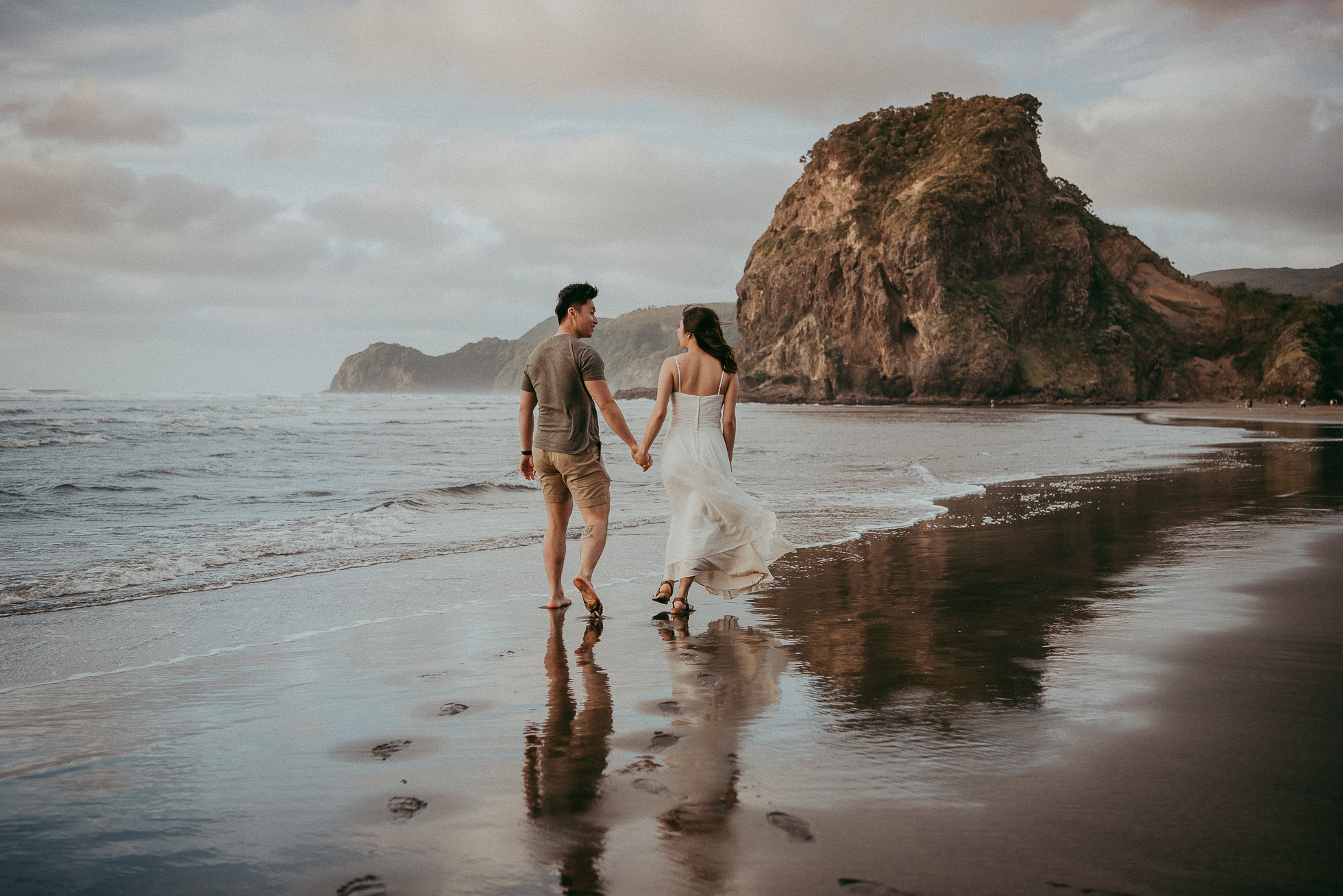 Pre-wedding | Engagement session on Piha {Auckland wedding photographers}