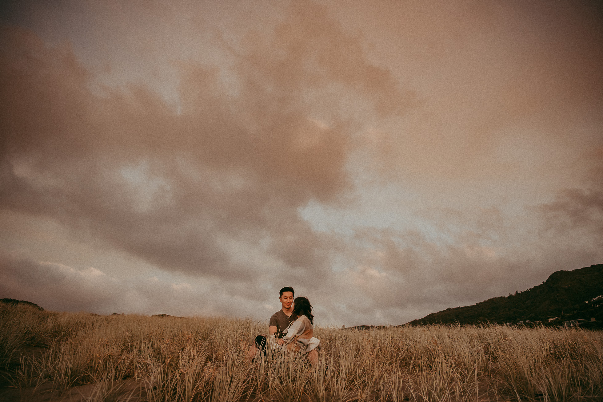 West Auckland beach engagement | pre-wedding session - NZ photographers