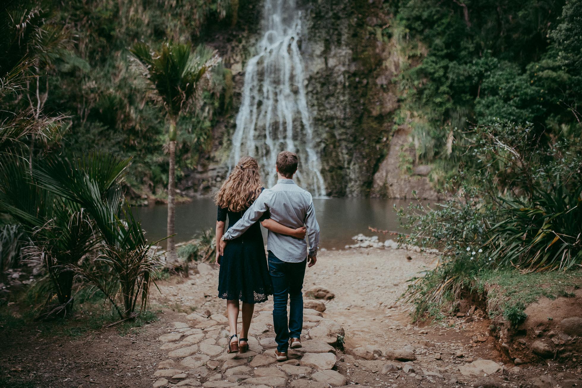 Karekare Falls - Pre-wedding engagement session in New Zealand {Auckland wedding photographer}