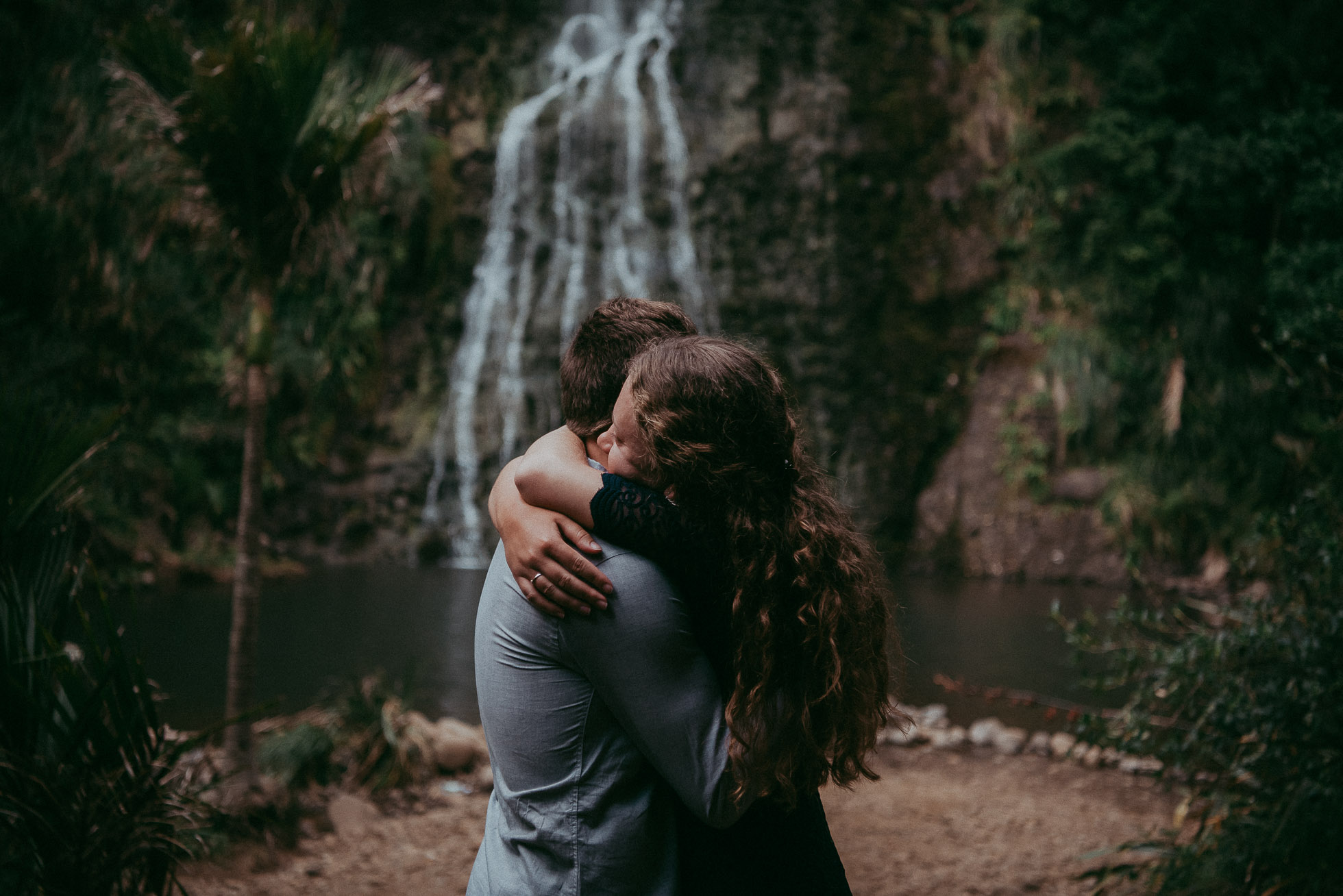 Karekare Falls - Pre-wedding engagement session in New Zealand {Auckland wedding photographer}