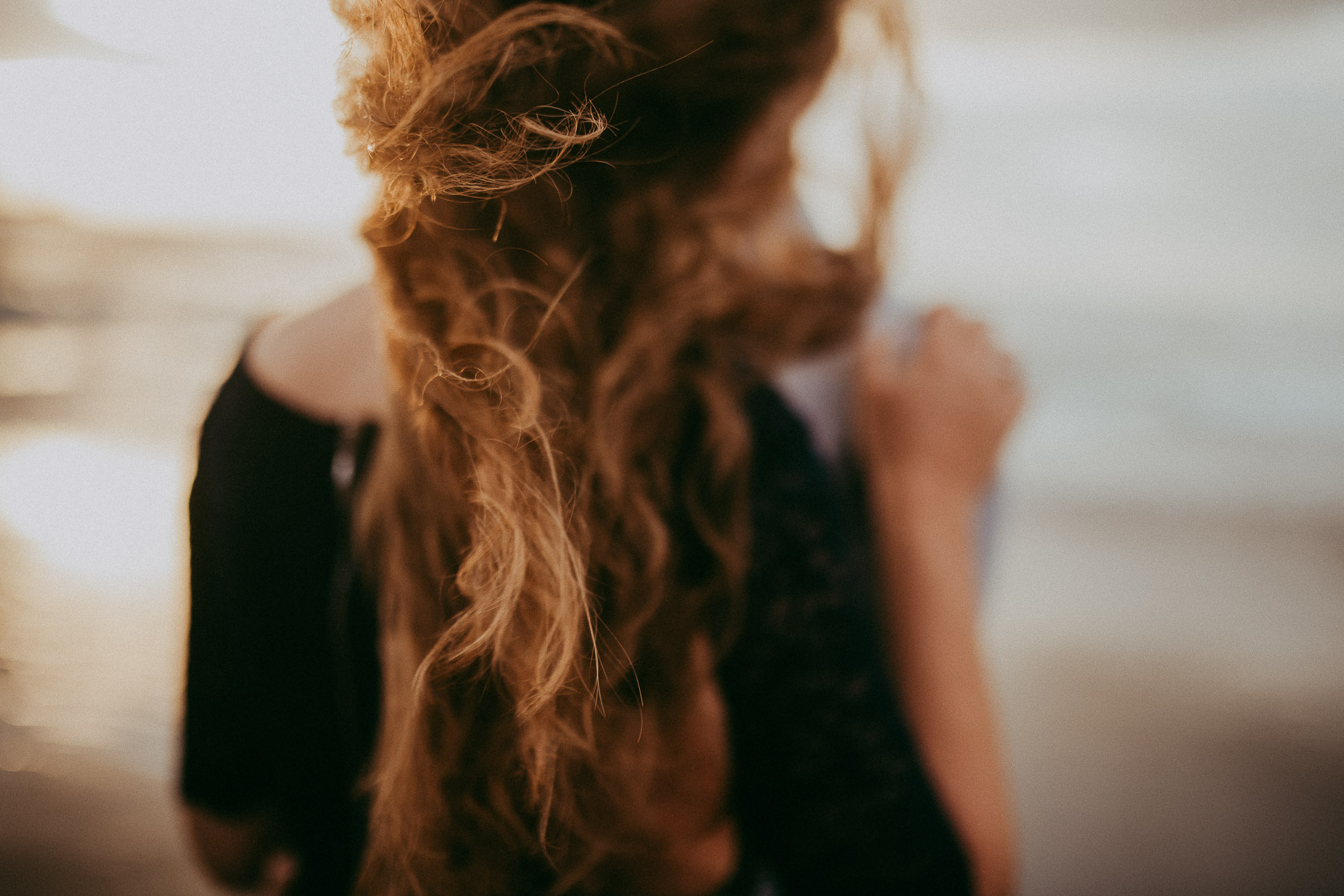 Piha Beach - Pre-wedding engagement session in New Zealand {Auckland wedding photographer}