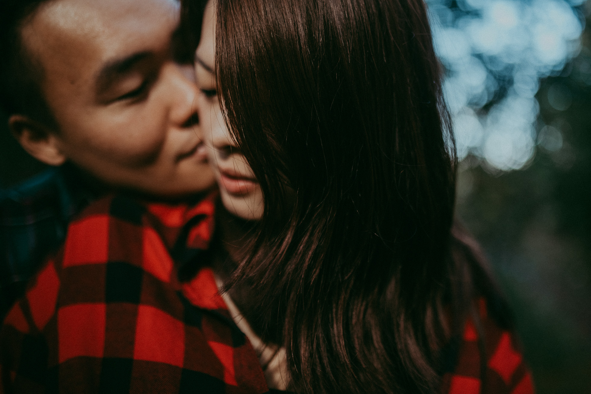 Morning pre-wedding session in forest+beach {wedding-engagement photographer in Auckland}