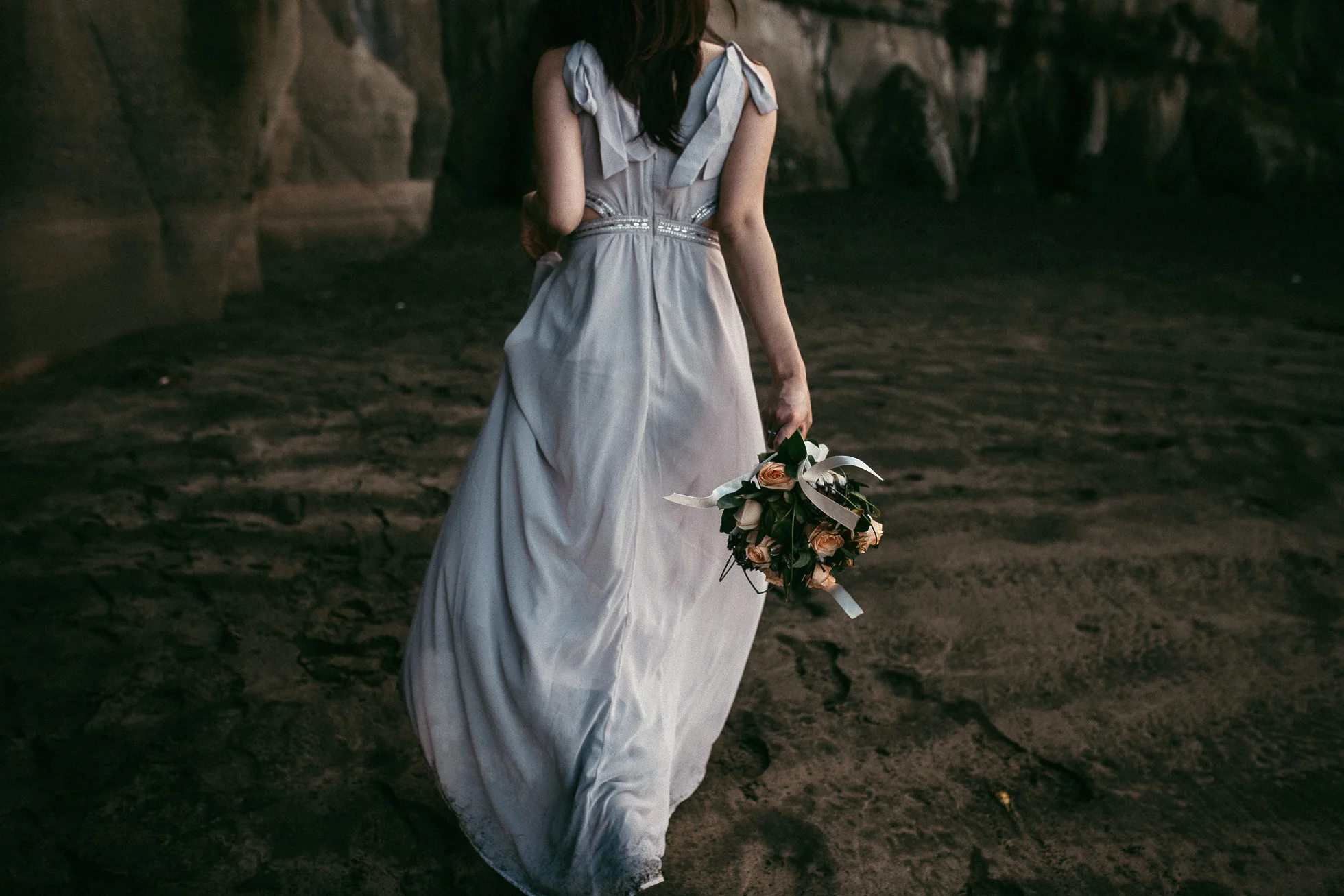 Morning pre-wedding session in forest+beach {wedding-engagement photographers in Auckland}