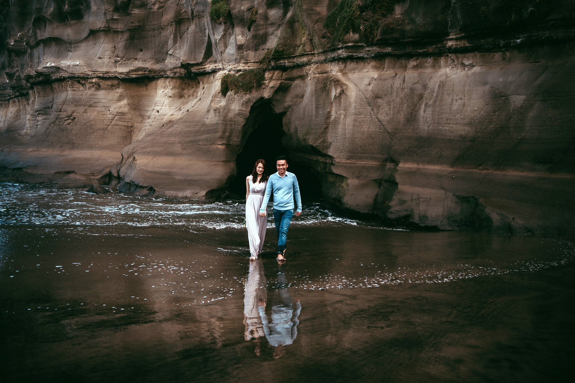 Morning pre-wedding session in forest+beach {wedding-engagement photographers in Auckland}