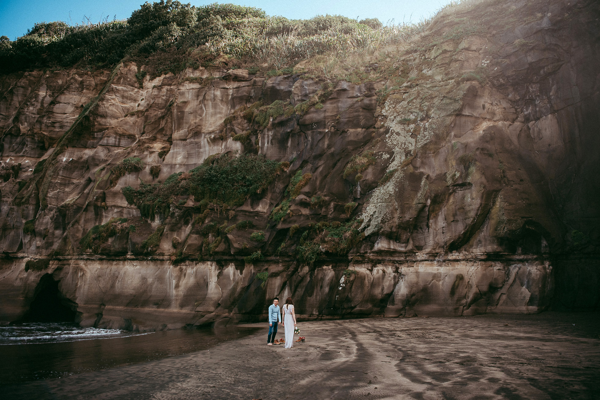 Morning pre-wedding session in forest+beach {wedding-engagement photographers in Auckland}