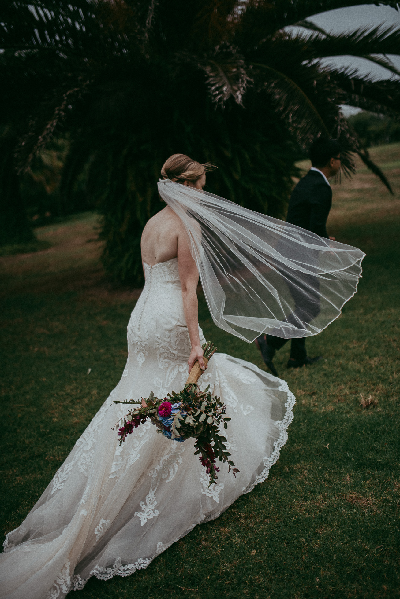 elegant vineyard wedding - wedding photographers in Auckland 