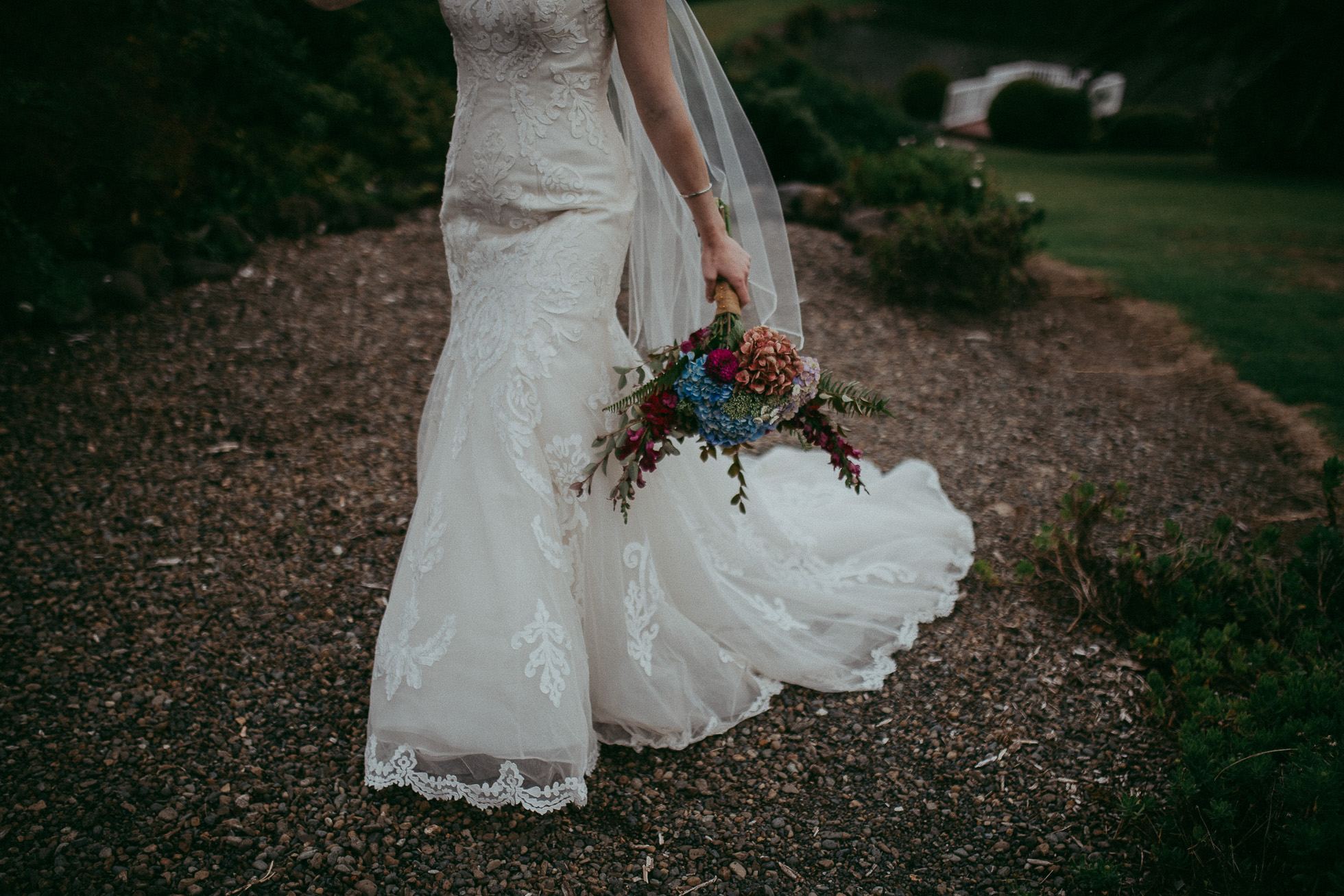 elegant vineyard wedding - wedding photographers in Auckland 