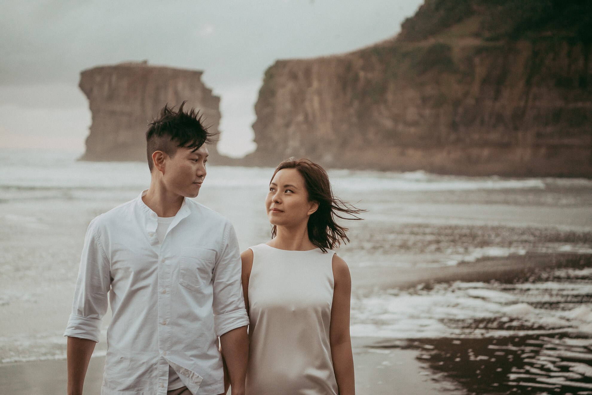Engagement session - Muriwai Beach {Auckland wedding photographers}