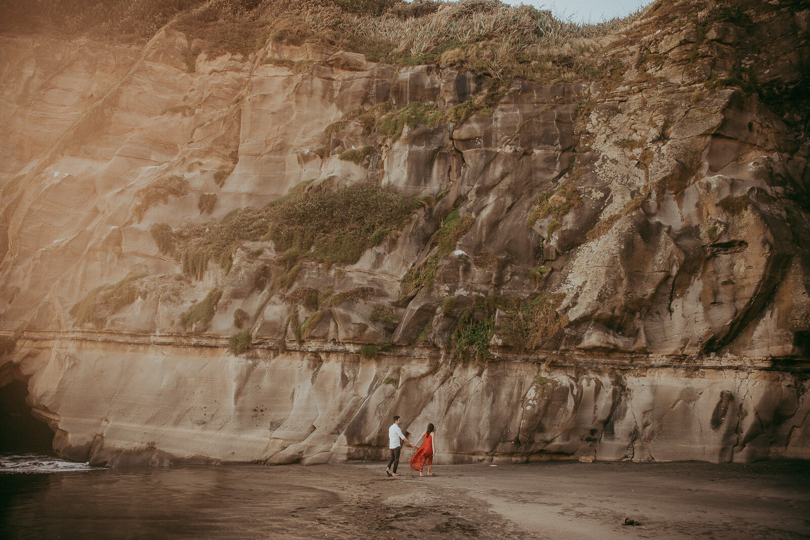 Pre-wedding engagement session on Muriwai Beach {Auckland wedding photographer}