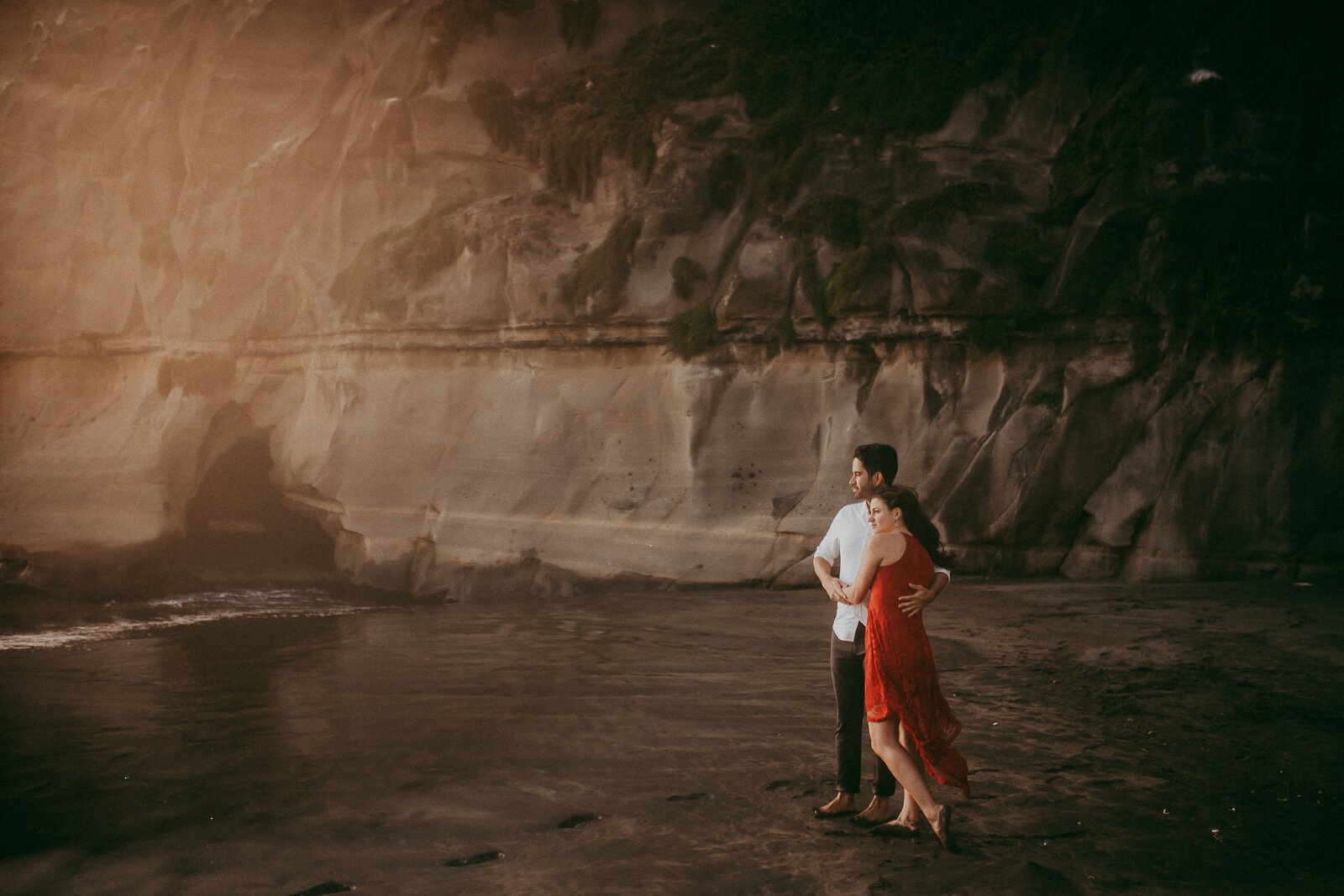 Pre-wedding engagement session on Muriwai Beach {Auckland wedding photographer}