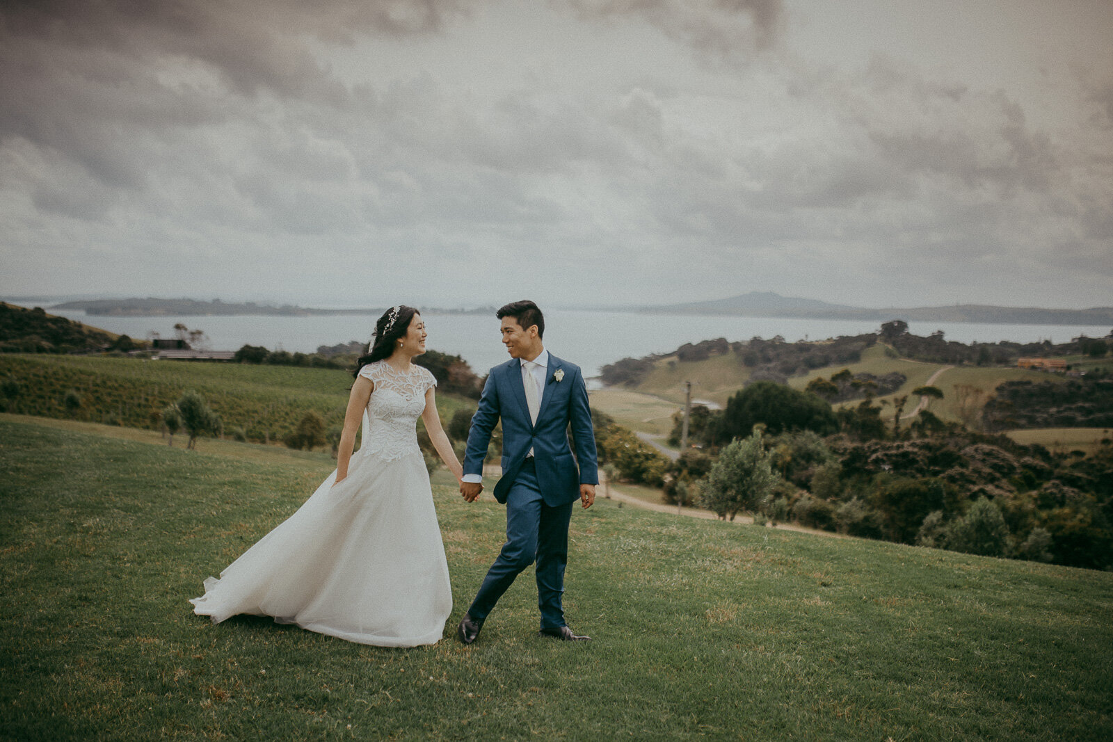 Mudbrick wedding - Waiheke Island {Auckland weddings photographers}