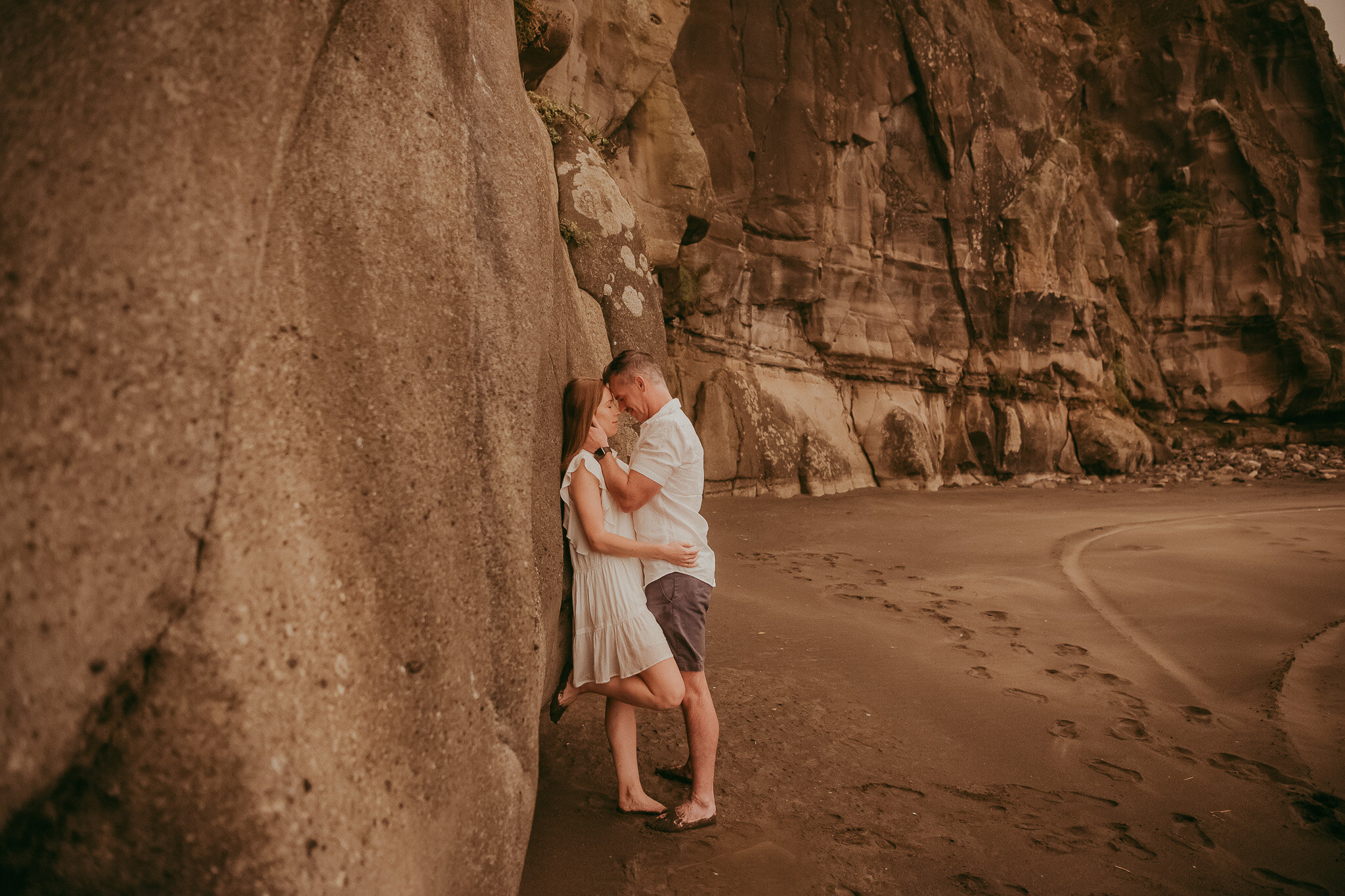 Muriwai Beach Engagement | Pre-Wedding Session {Auckland wedding photographers}