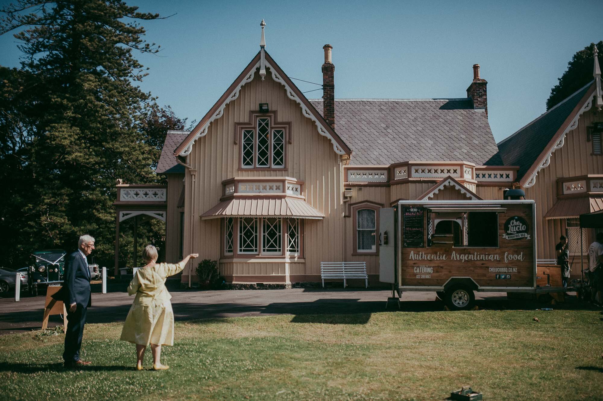 Highwic House: Harriet &amp; James {Auckland wedding photography}