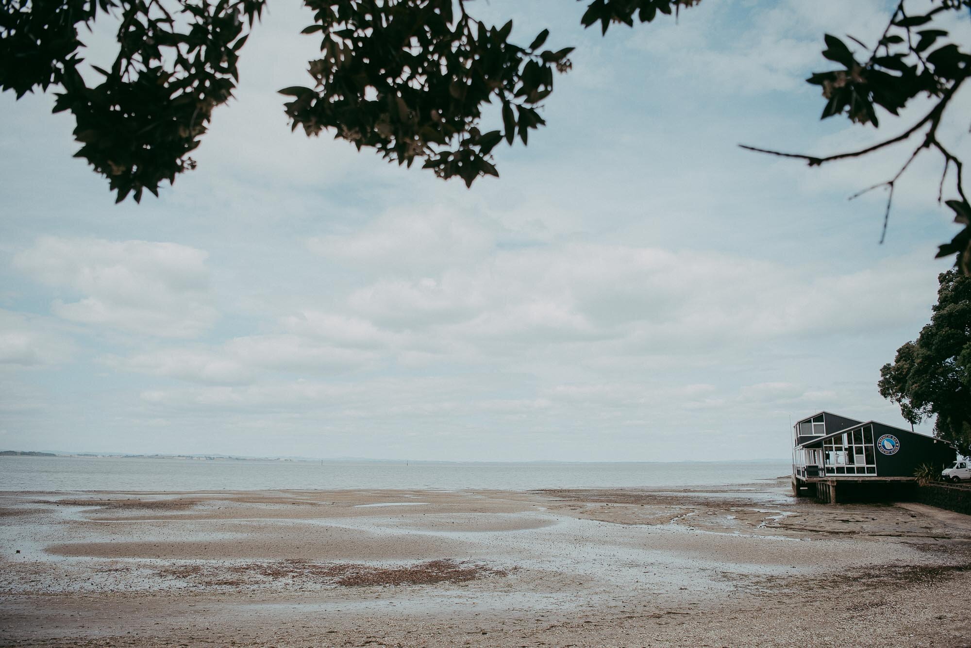 French Bay wedding - Diane &amp; Craig with kids {Auckland weddings photographers}