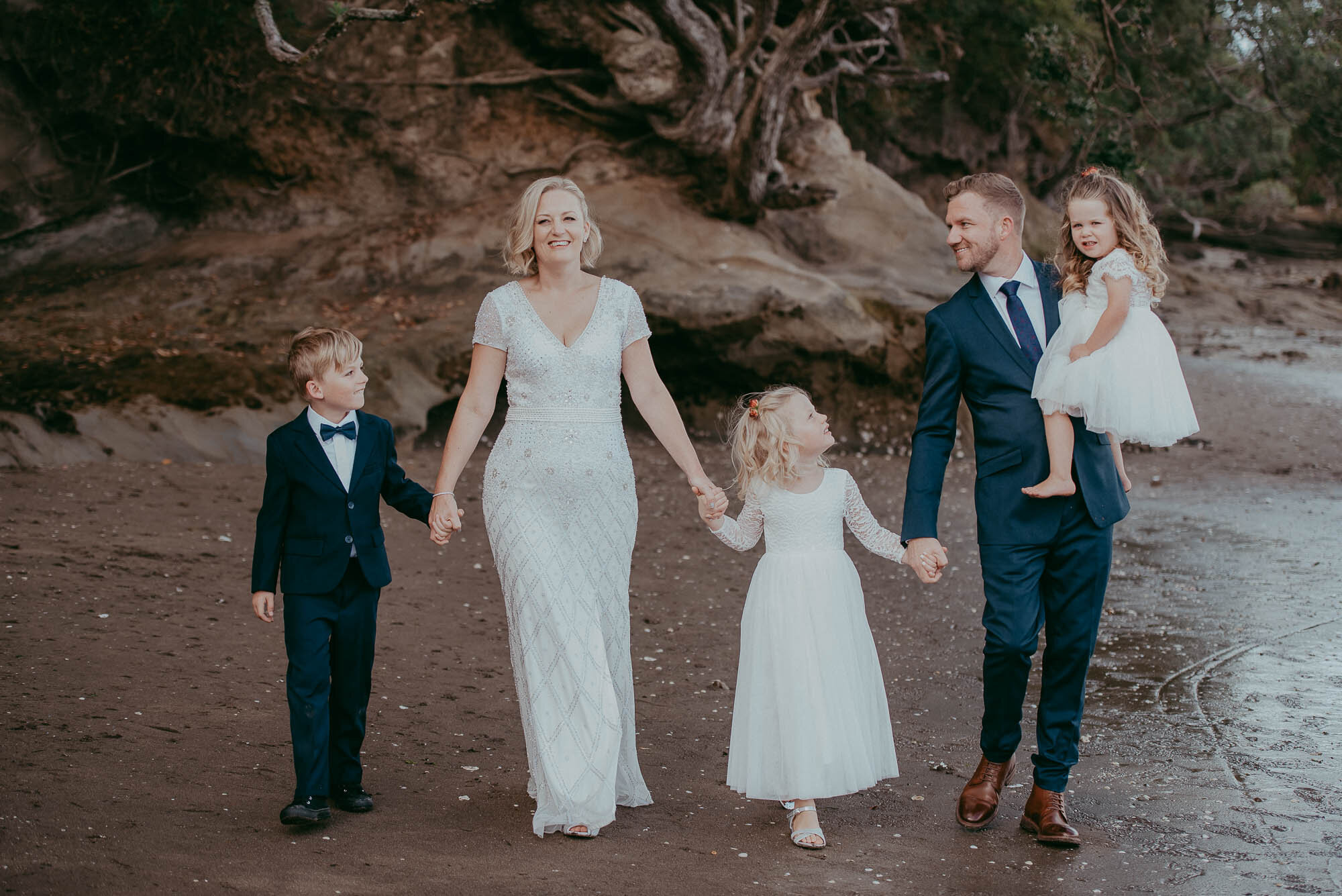 French Bay wedding - Diane &amp; Craig with kids {Auckland weddings photographers}