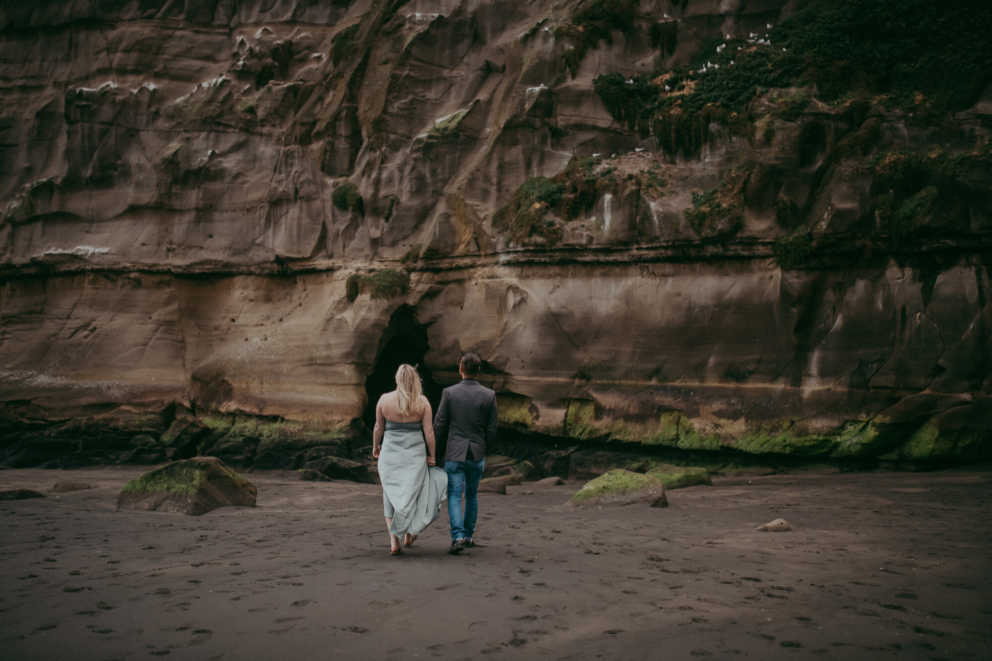 Engagement session on Muriwai Beach {Auckland pre-wedding photographer} Meghan and Anton