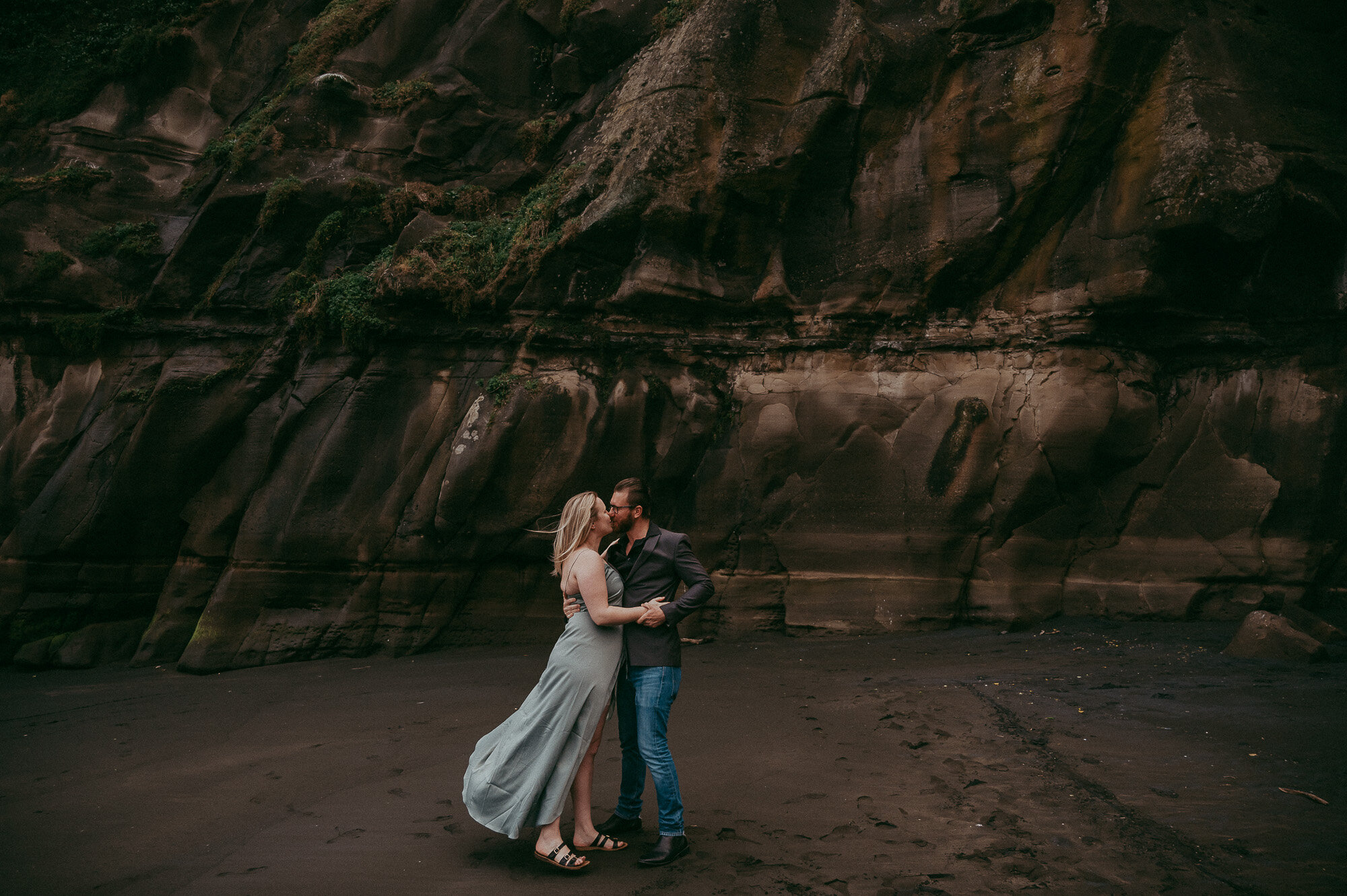 Engagement session on Muriwai Beach {Auckland pre-wedding photographer} Meghan and Anton