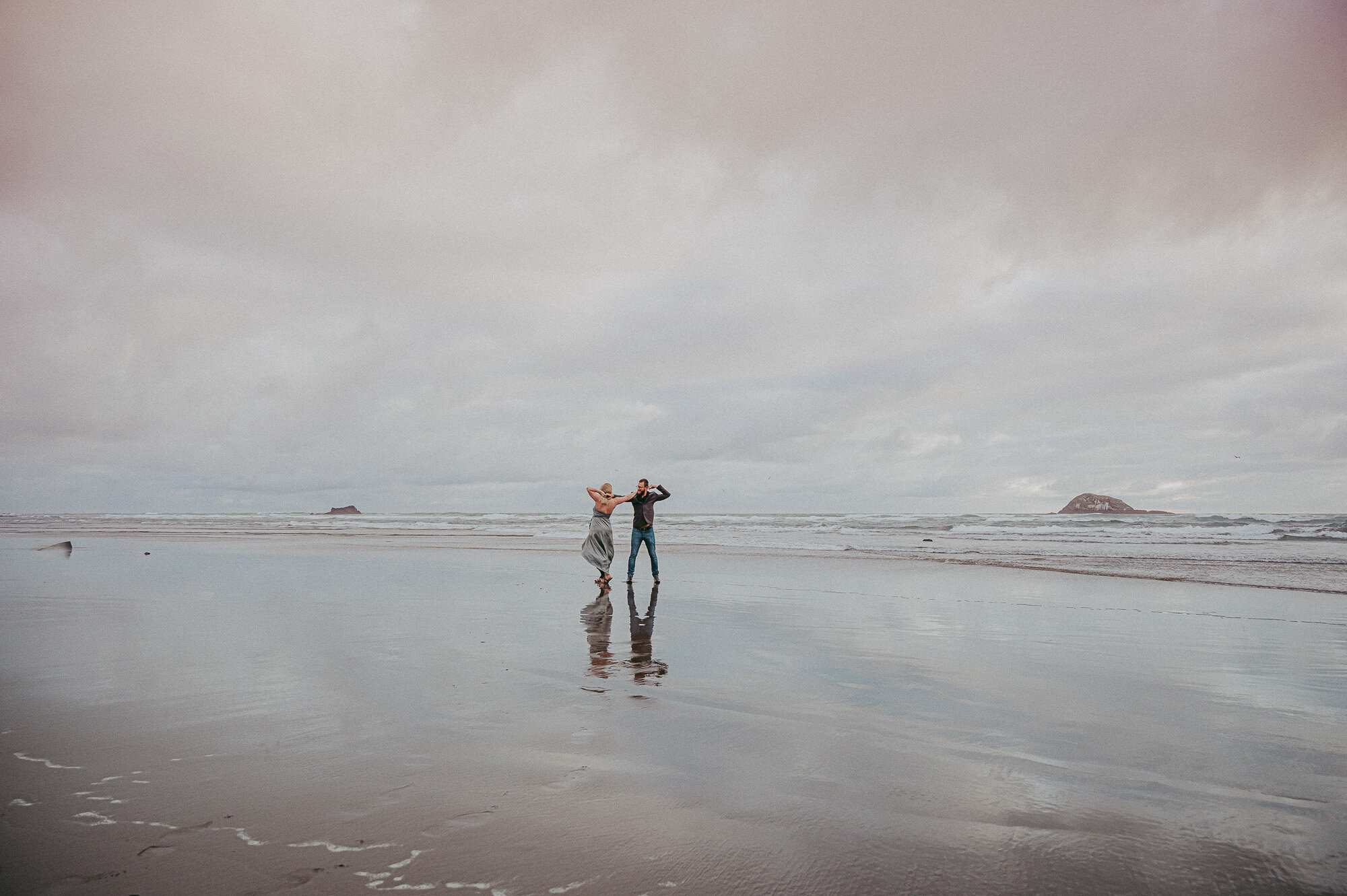 Engagement session on Muriwai Beach {Auckland pre-wedding photographer} Meghan and Anton