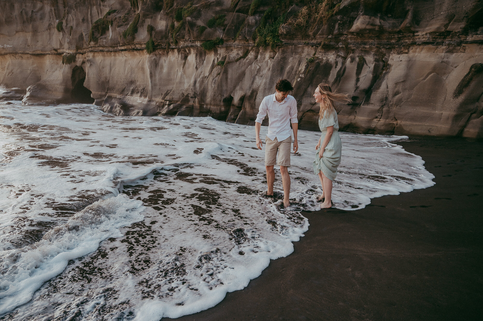 Pre-wedding photo shoot in Auckland - Muriwai Beach {wedding and couples photography}