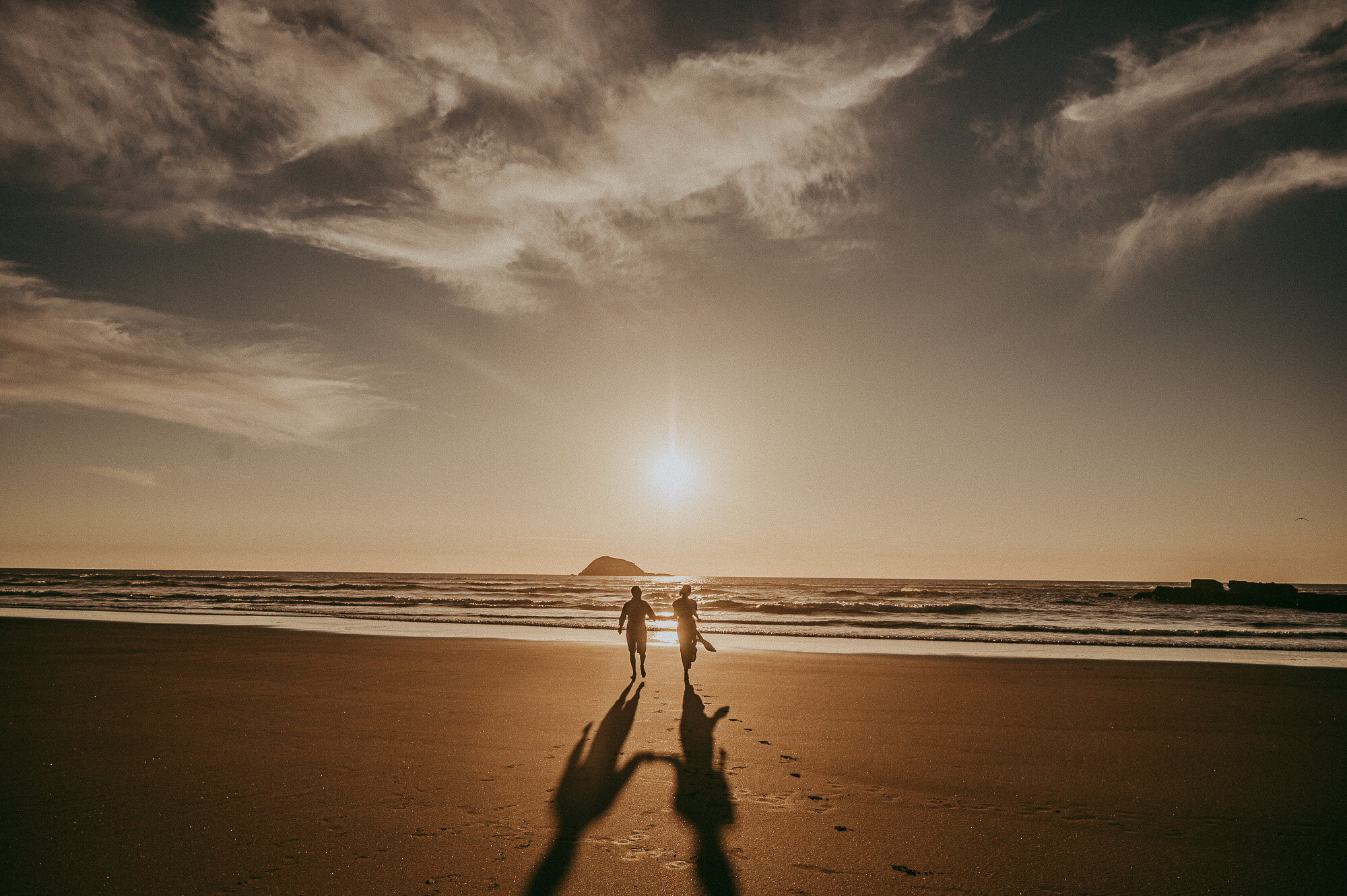 Couples photo shoot on Muriwai Beach {West Auckland wedding photographers}