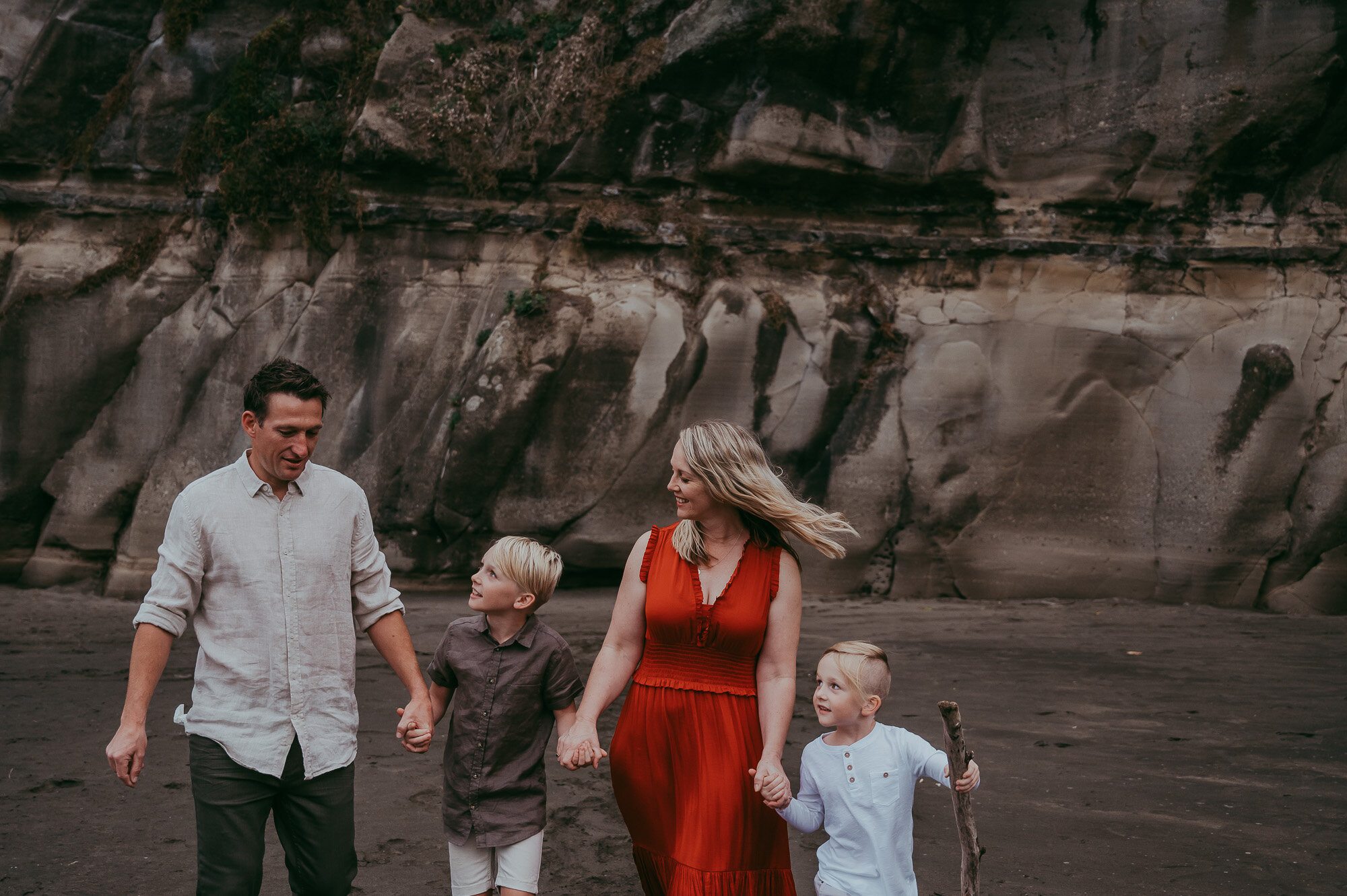 Family of four beach session {Auckland couples-kids-newborn photographer}
