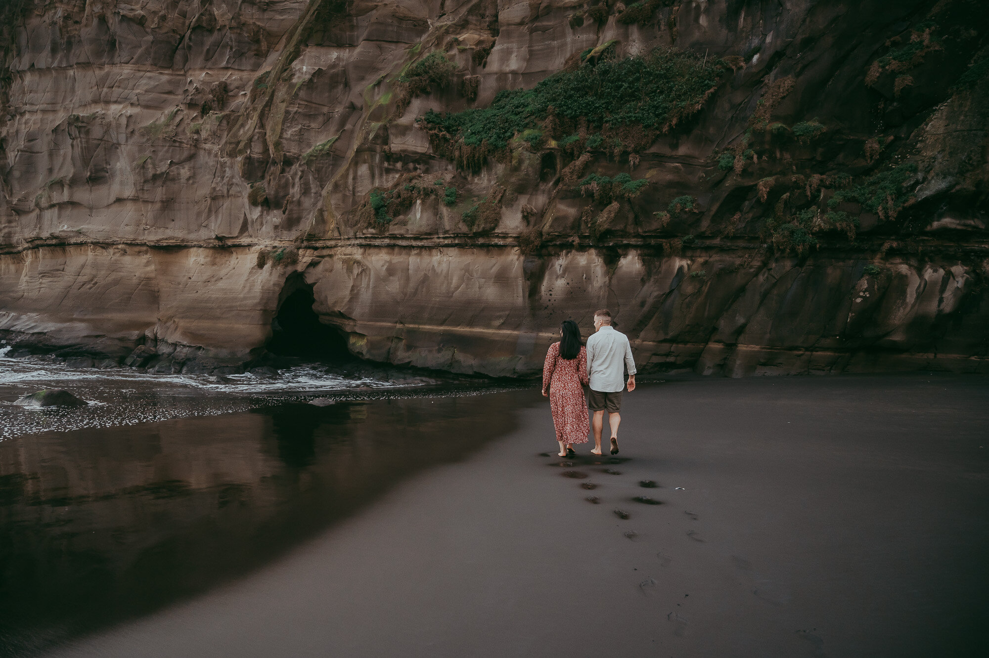 Engagement photo shoot on the beach {West Auckland wedding - family photographer}