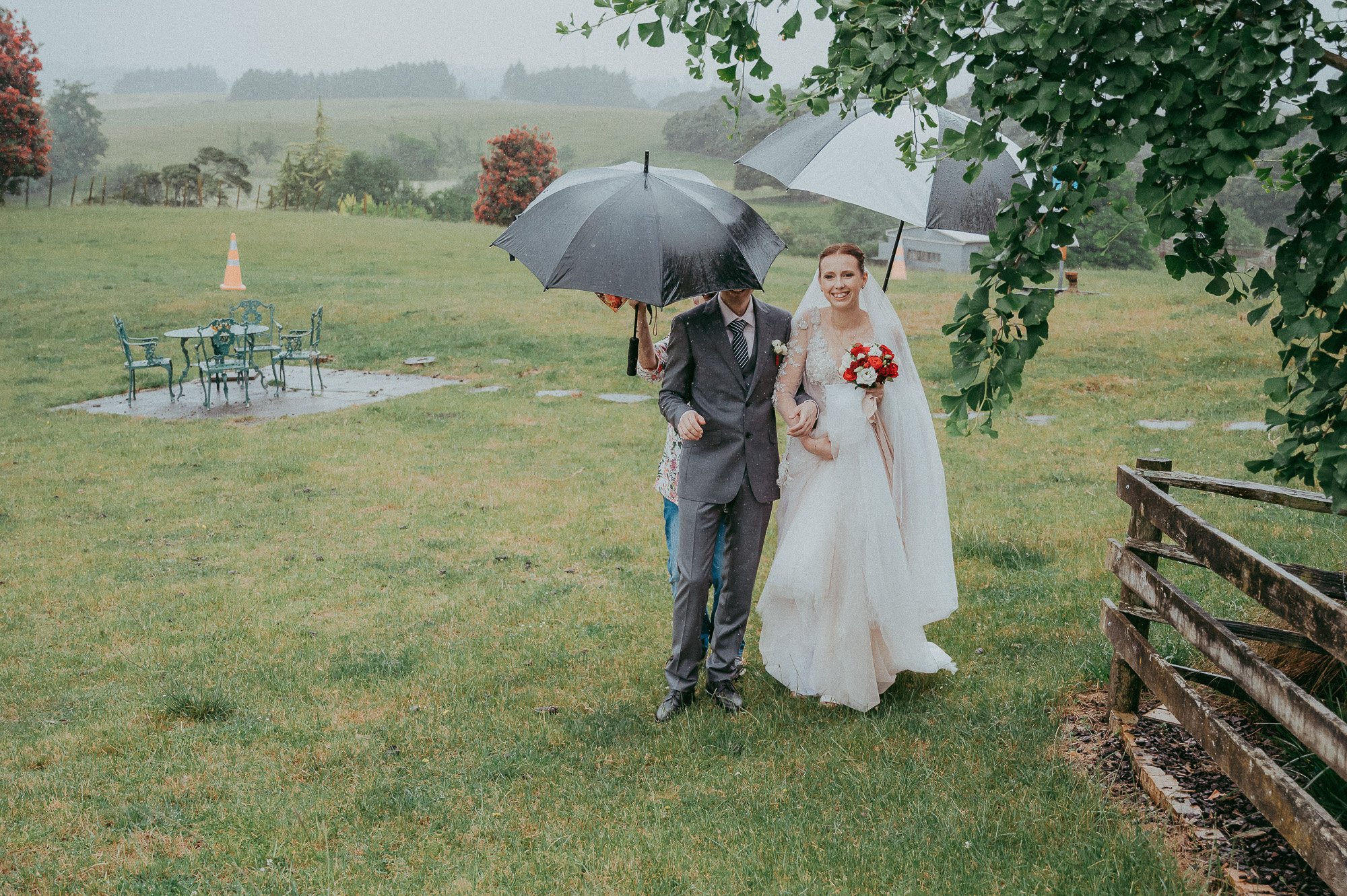 Rainy day Patumahoe wedding: Evgenia and Anton {Auckland photographer} Ginagin