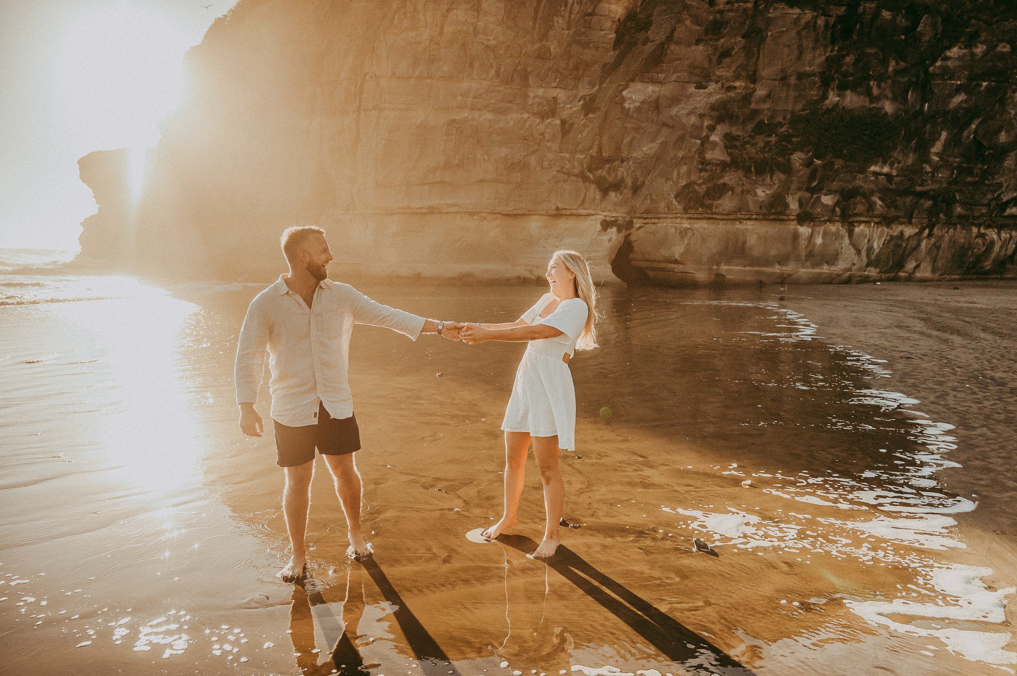 Couples photo shoot at Muriwai Beach {pre-wedding photography in Auckland}