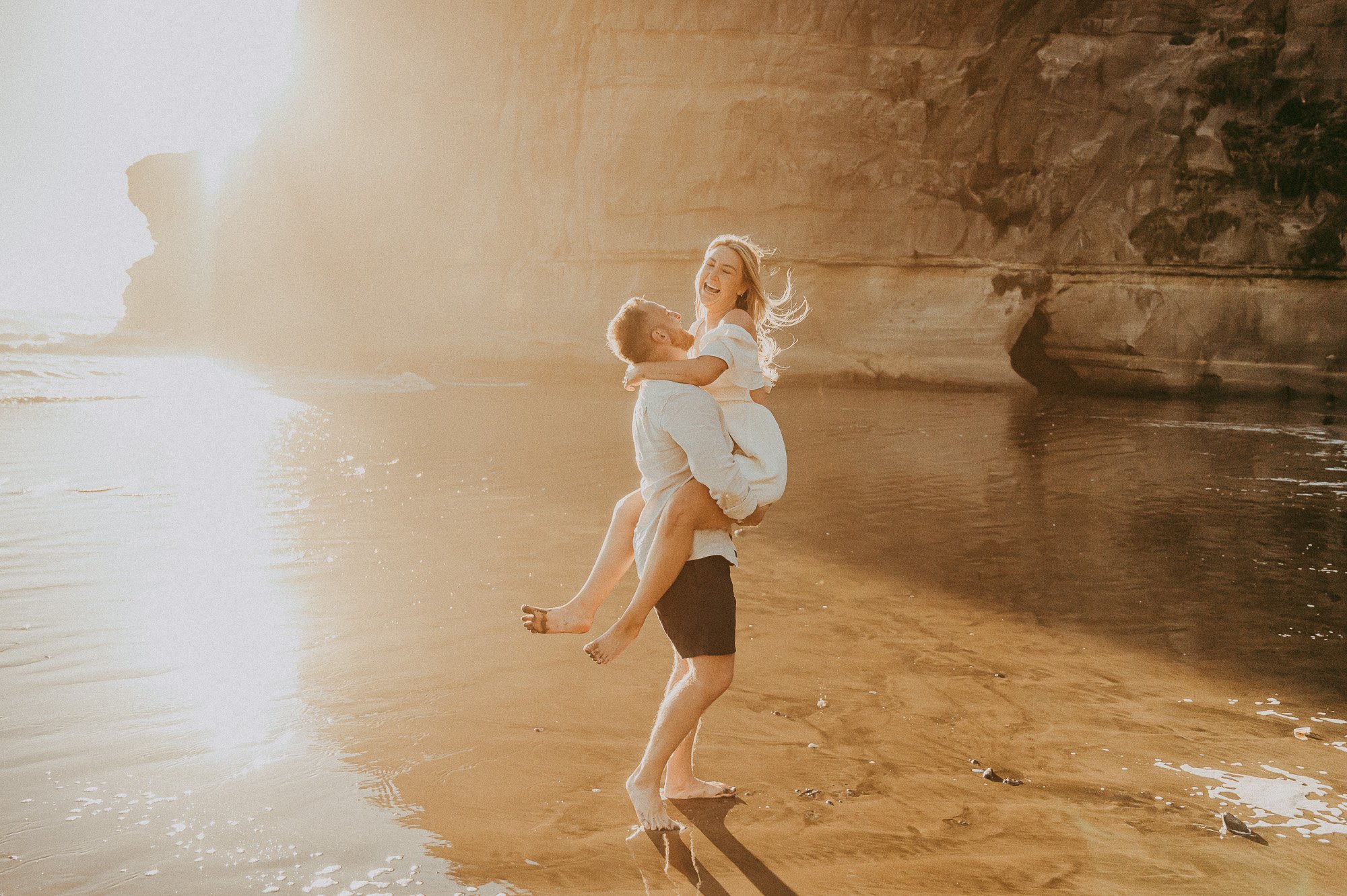 Couples photo shoot at Muriwai Beach {pre-wedding photography in Auckland}