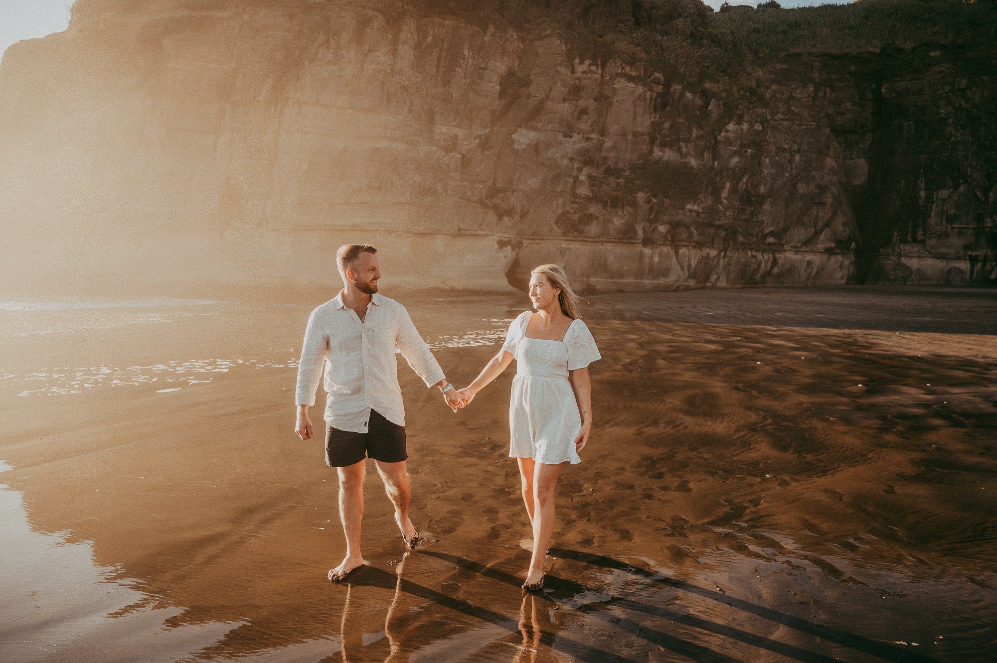 Couples photo shoot at Muriwai Beach {pre-wedding photography in Auckland}