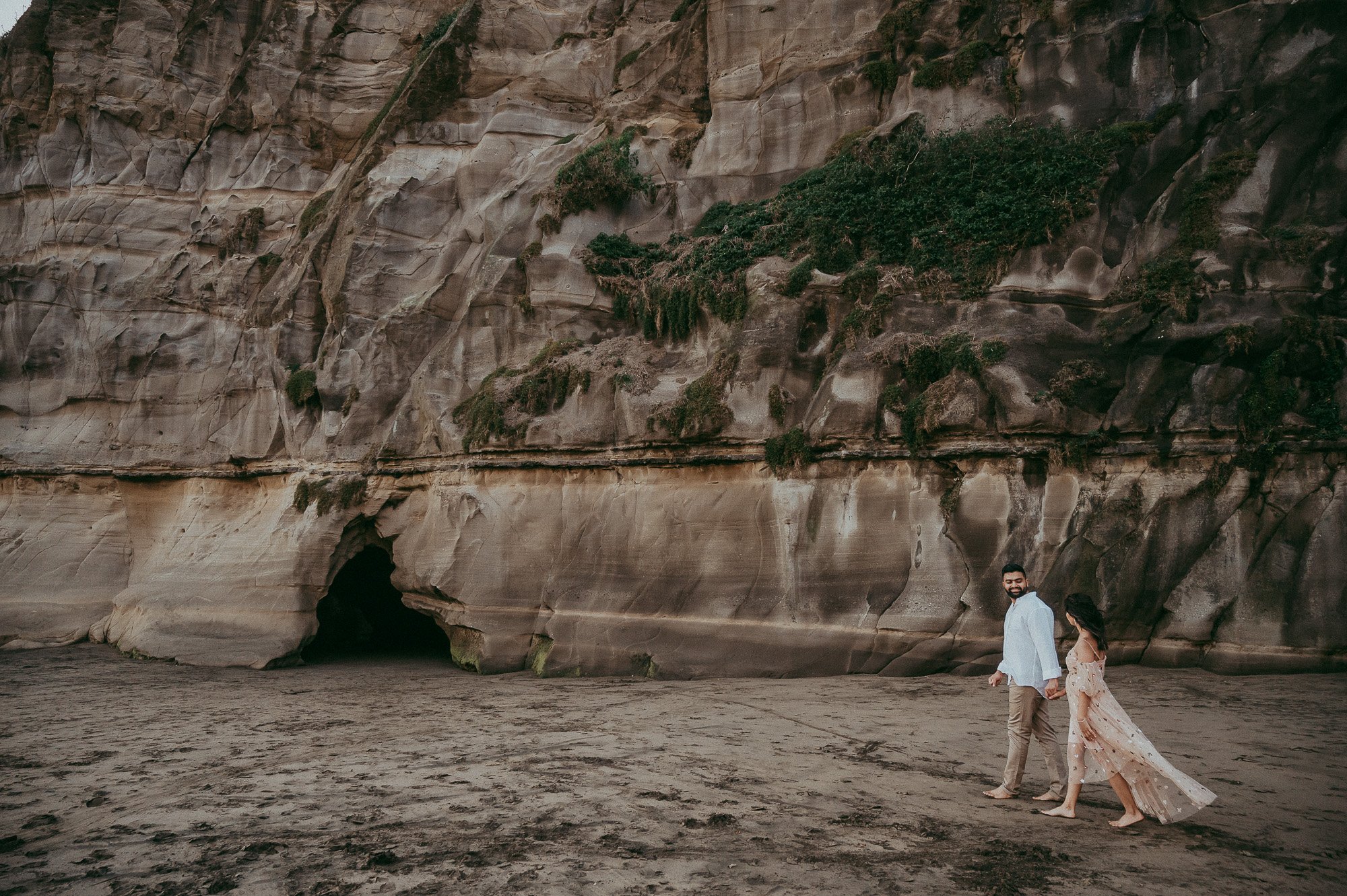 Engagement session at Muriwai Beach {Auckland pre-wedding photographer}