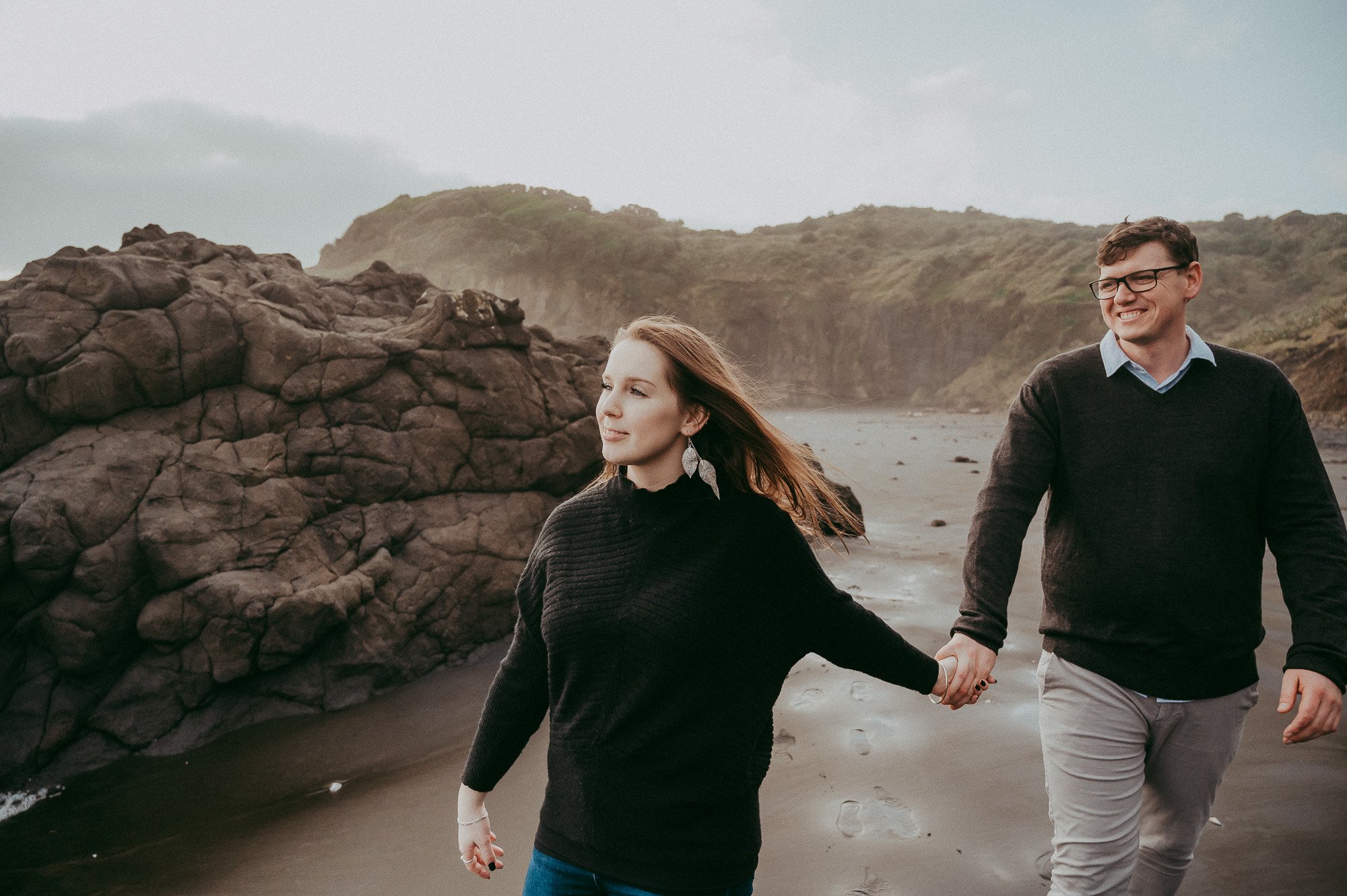 Winter engagement session at Muriwai beach {West Auckland - New Zealand photographers}