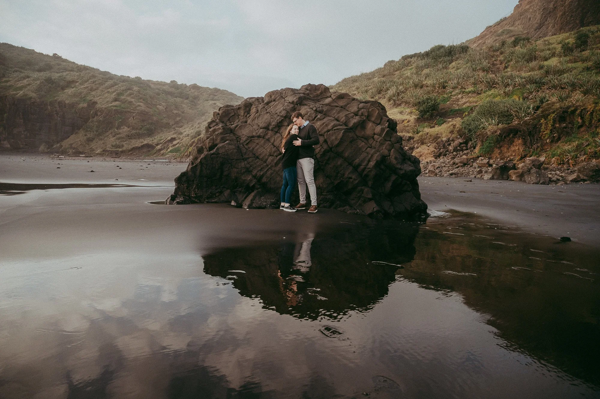 Winter engagement session at Muriwai beach {West Auckland - New Zealand photographers}