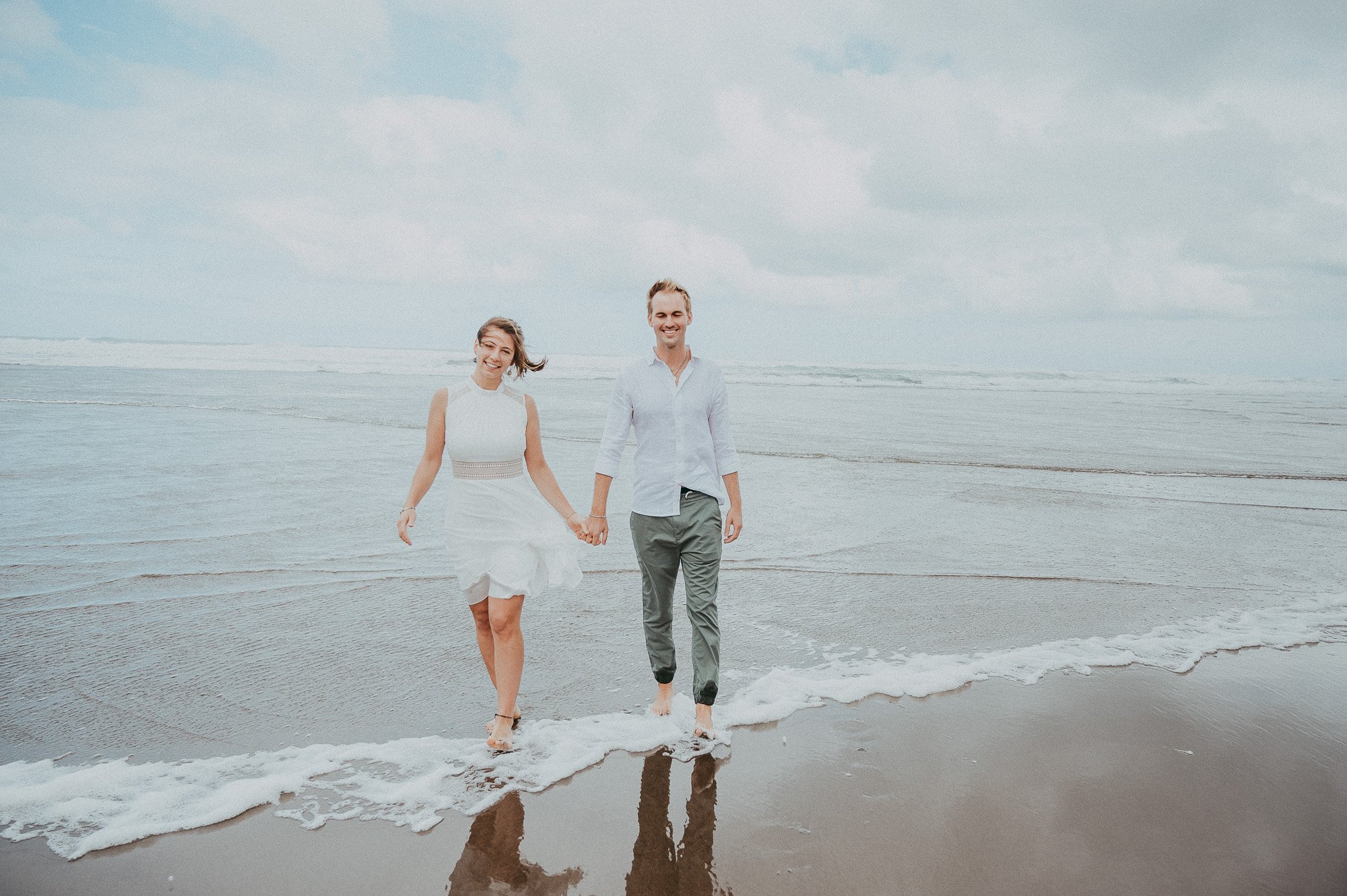 Auckland elopement on Piha Beach: Anna and Devin { wedding - family photographer}