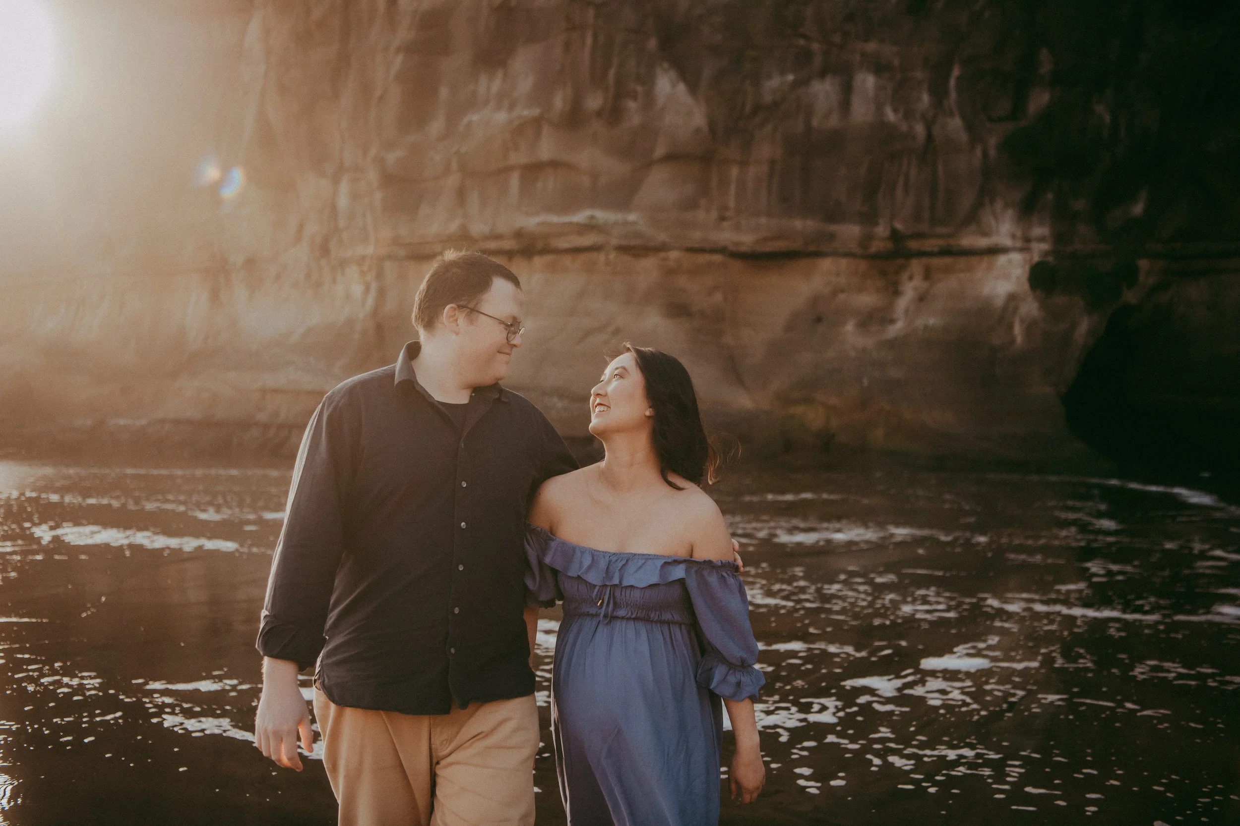 Maternity photos on the beach (Auckland family-wedding photographer)
