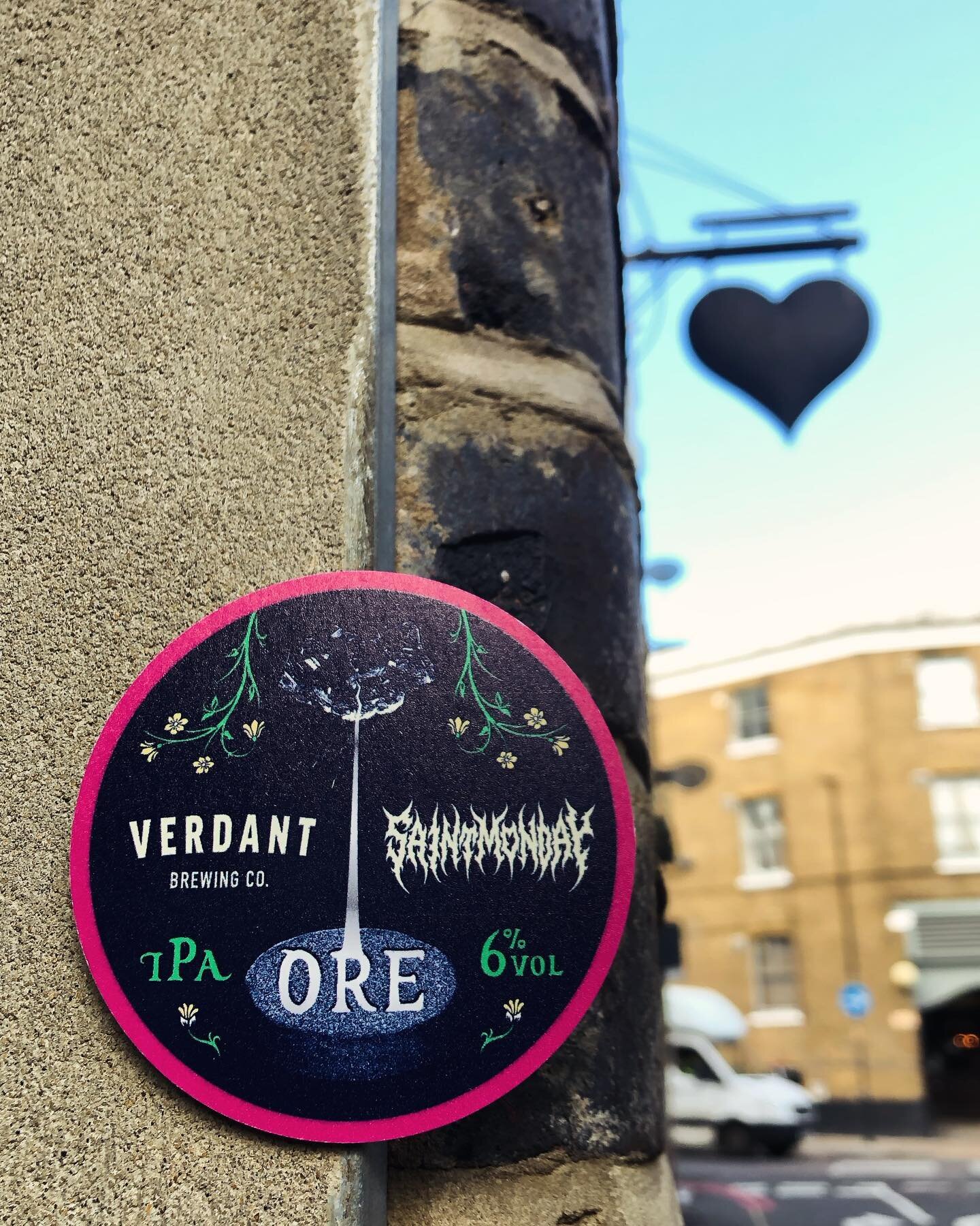 The first @saintmondaybrewery collab beer is here !! And cor blimey, what a corker it is, as they join alongside the one and only SW heroes @verdantbrew to produce the stunning - ORE - a 6% IPA. 

A joyful and breezy mouthful of hop by way of some sp