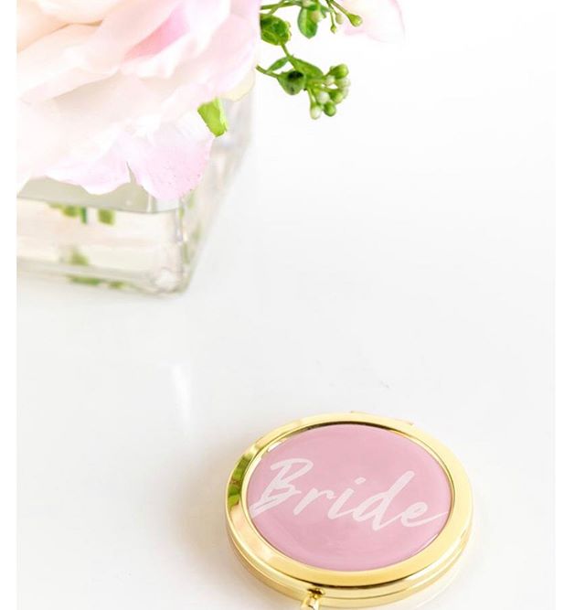 How pretty is this compact mirror?! Available @francescas 😍💎.
.
.
.
.
.
#repost #francescas #bride #compact #mirror #compactmirror #bridegift #accessories #nyc #design #shop #wedding #weddinggift #style #trend #ido